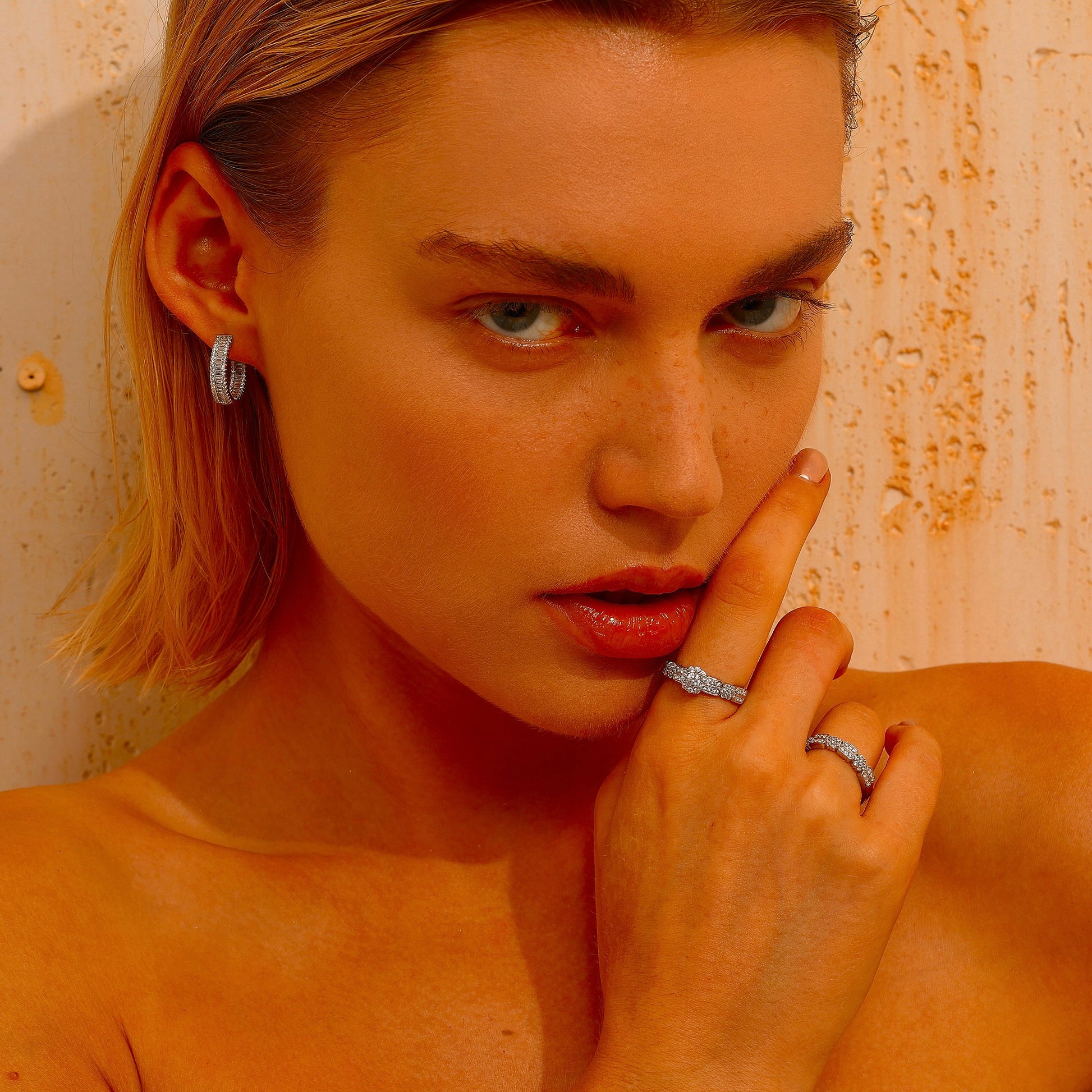 Pavé Hoop Earrings - Earrings - ONNNIII