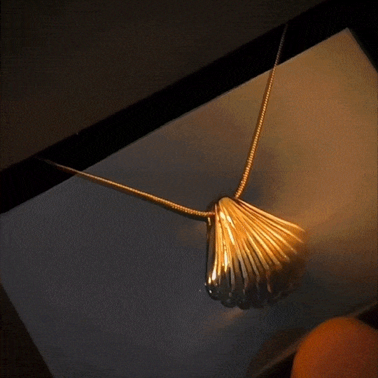 Scallop Shell Pendant Necklace - Gold - Necklace - ONNNIII