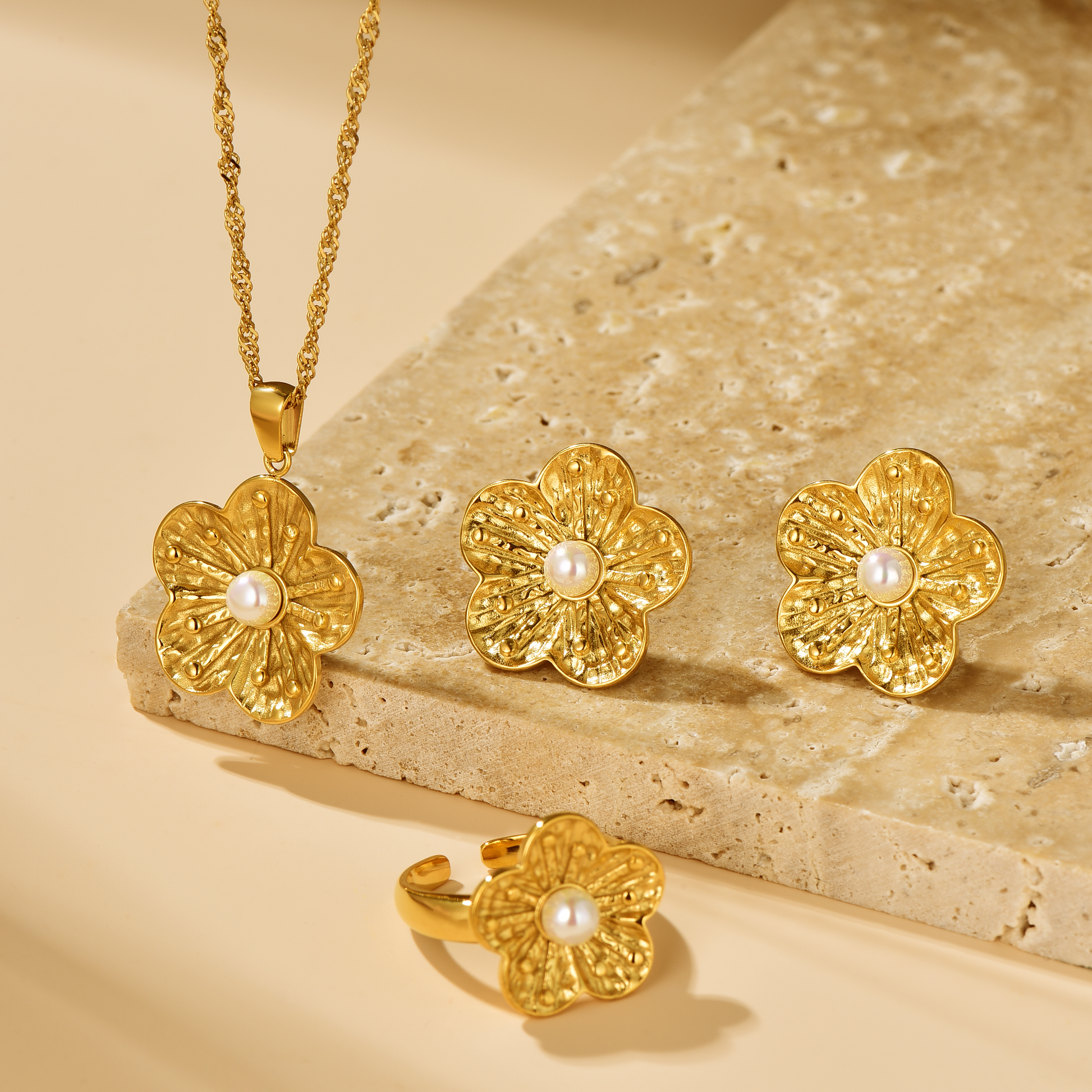 Flower Earrings Inlaid with Pearl - Gold - Earrings - ONNNIII