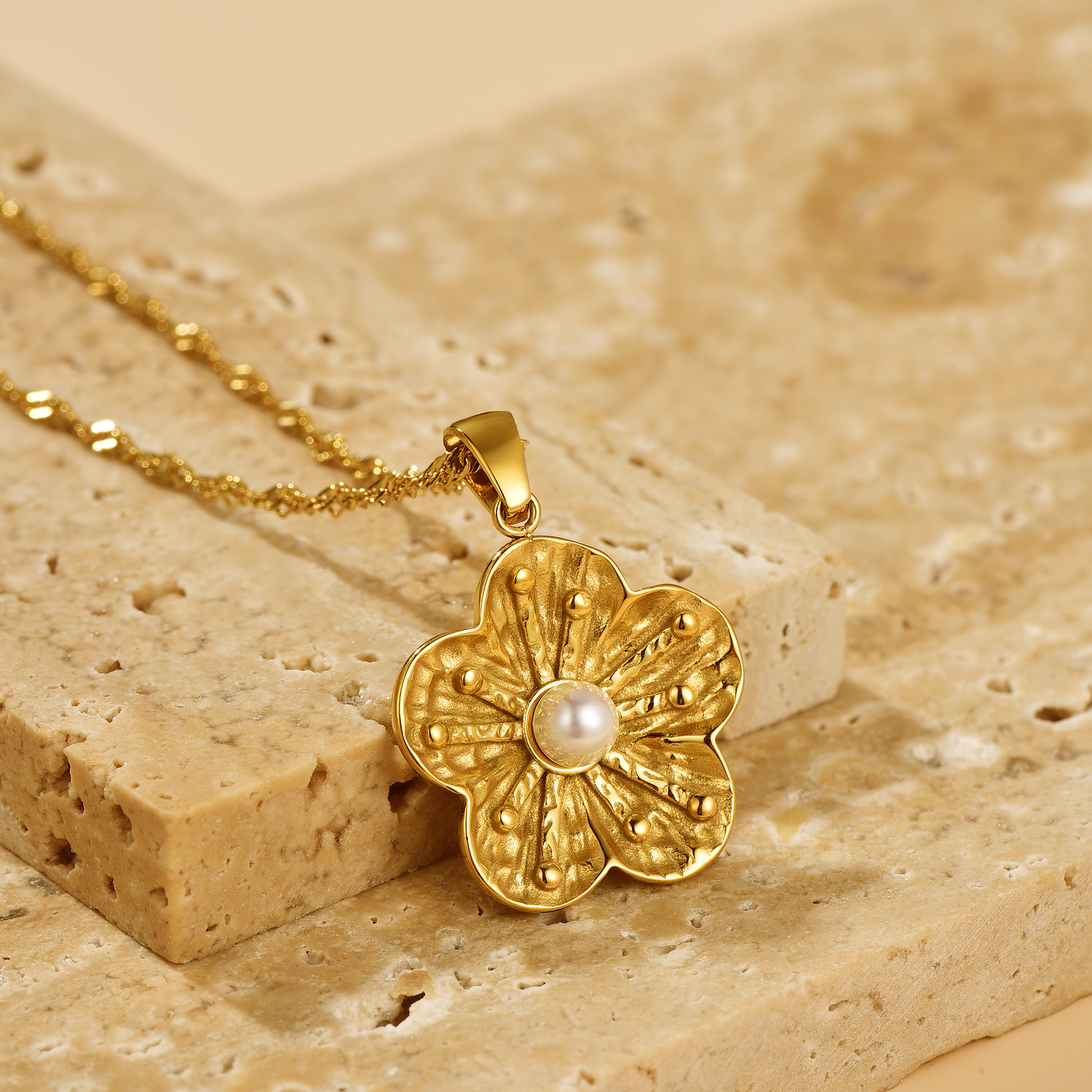 Flower Pendant Necklace Inlaid with Pearl - Gold - Necklace - ONNNIII