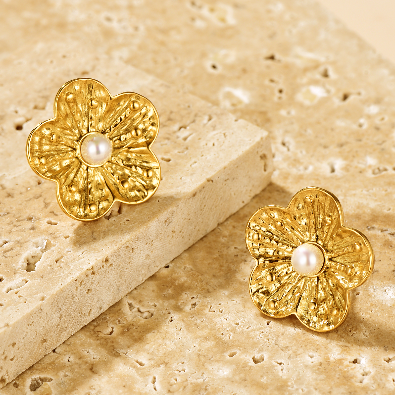 Flower Earrings Inlaid with Pearl - Gold - Earrings - ONNNIII