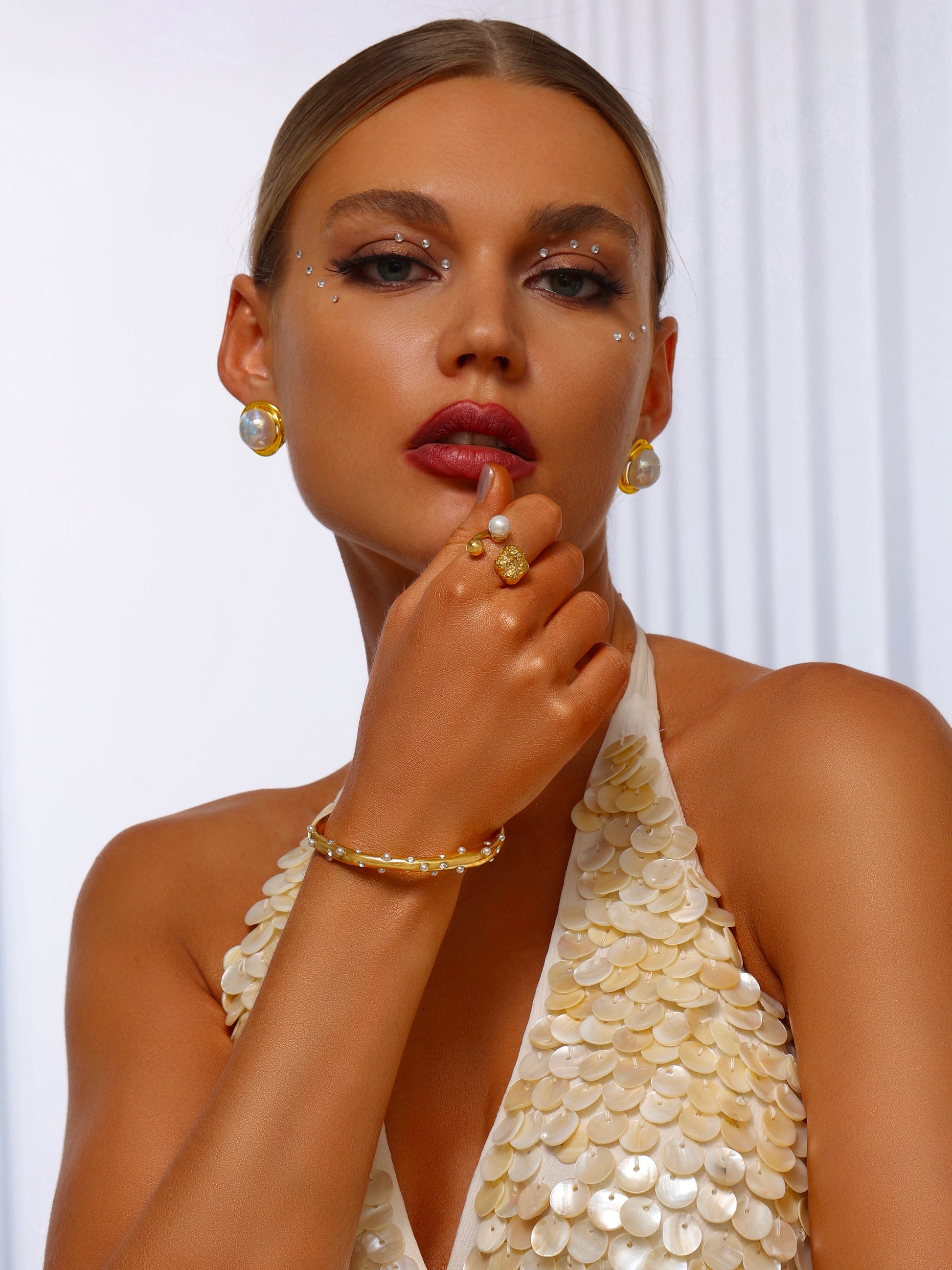 Cuff Bangle Inlaid with Pearls & CZ - Bracelet - ONNNIII