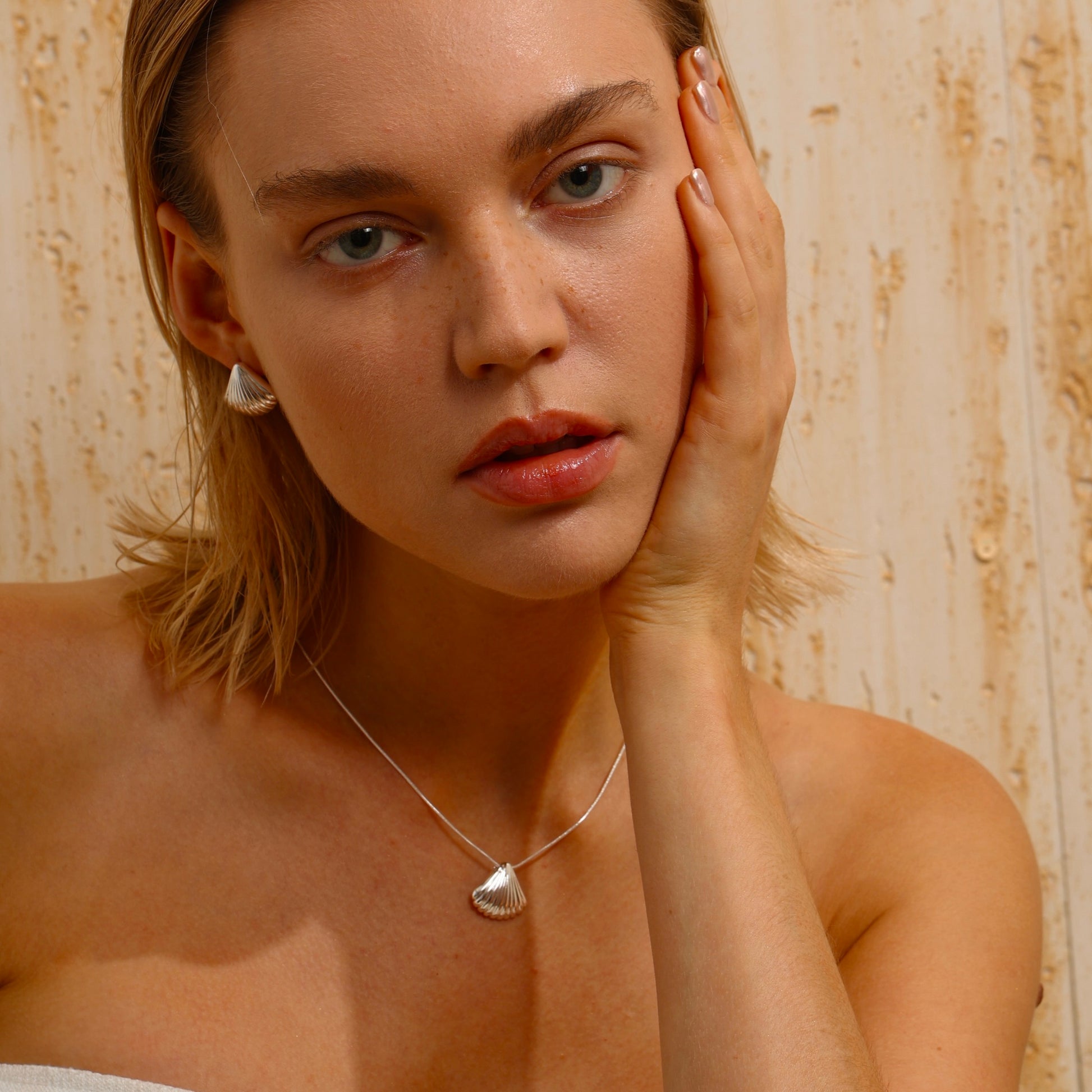 Shell Stud Earrings - Silver - Earrings - ONNNIII