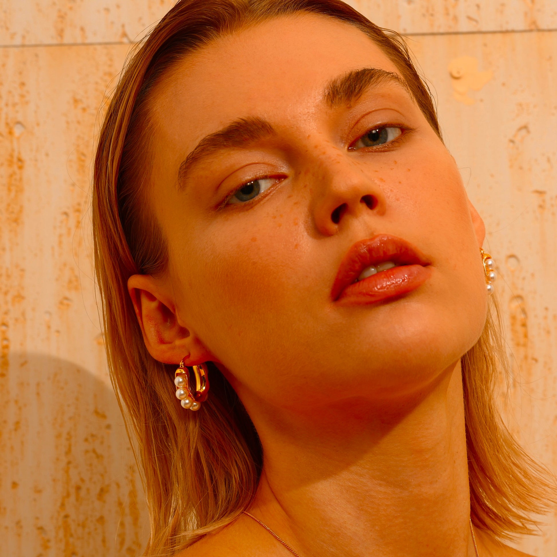 Pearl Hoop Earrings - Gold - Earrings - ONNNIII