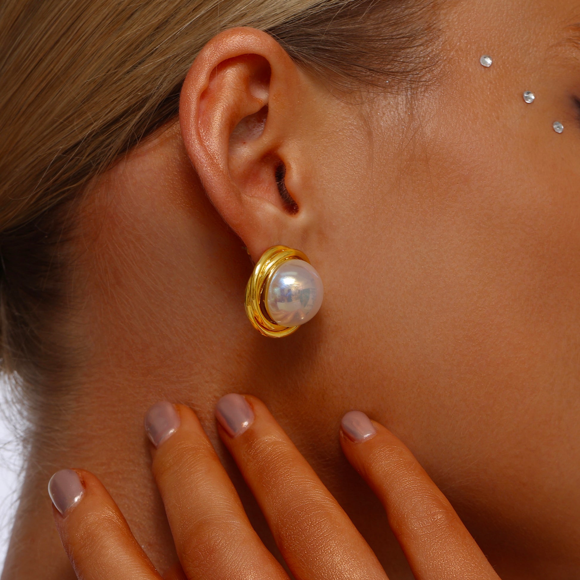 Gold Rim Pearl Stud Earrings - Earrings - ONNNIII