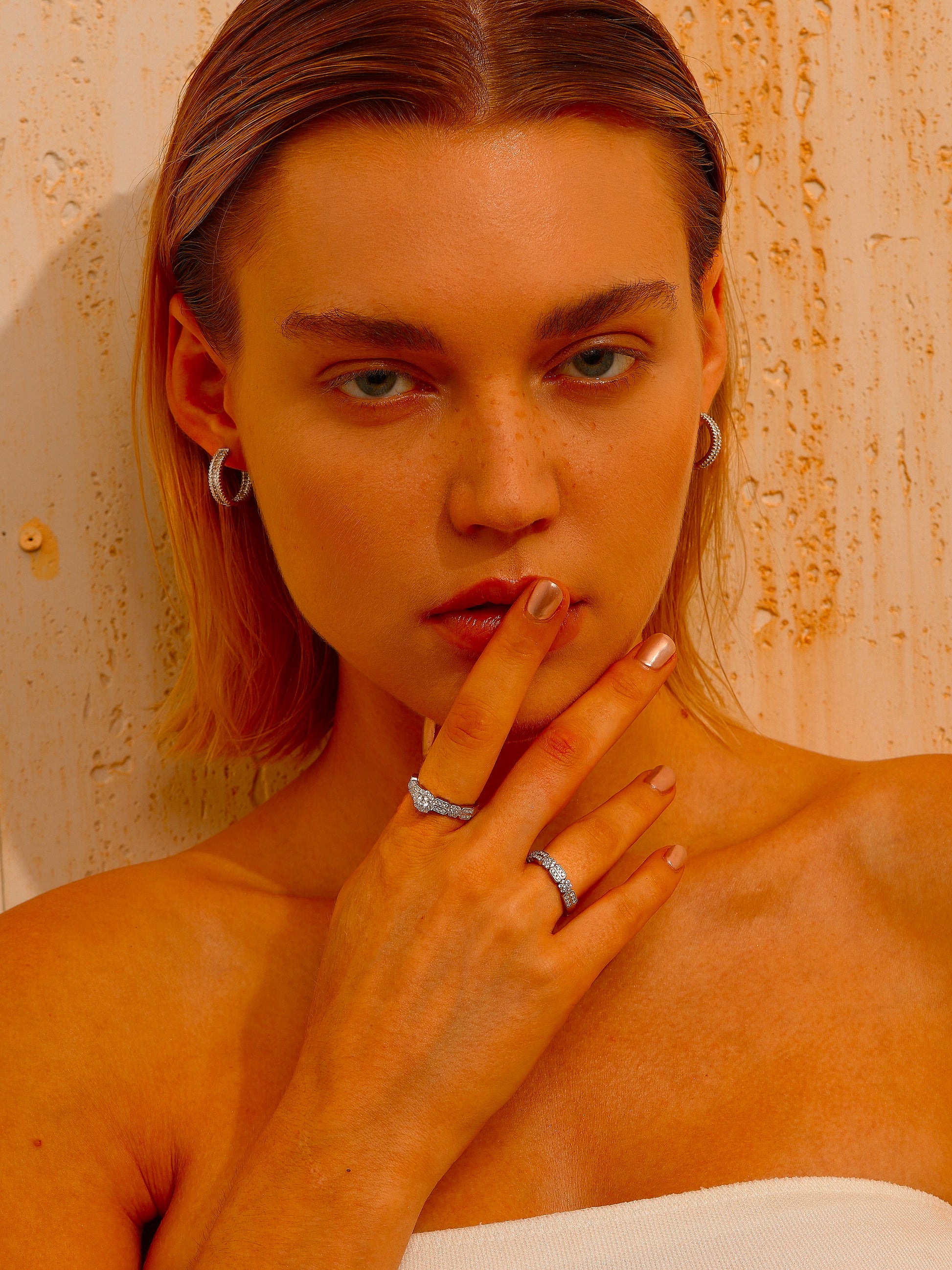 Pavé Hoop Earrings - Earrings - ONNNIII