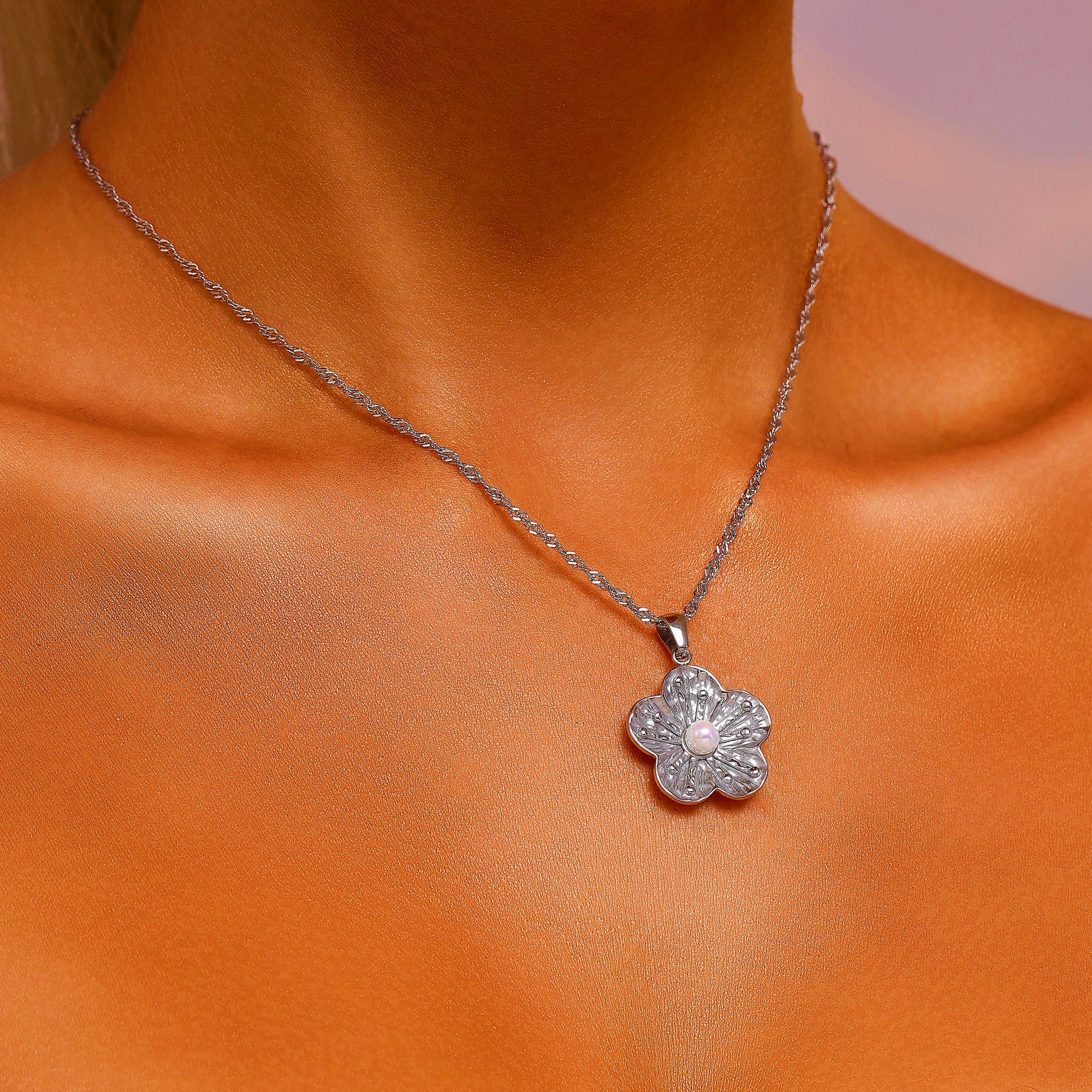 Flower Pendant Necklace Inlaid with Pearl - Silver - Necklace - ONNNIII