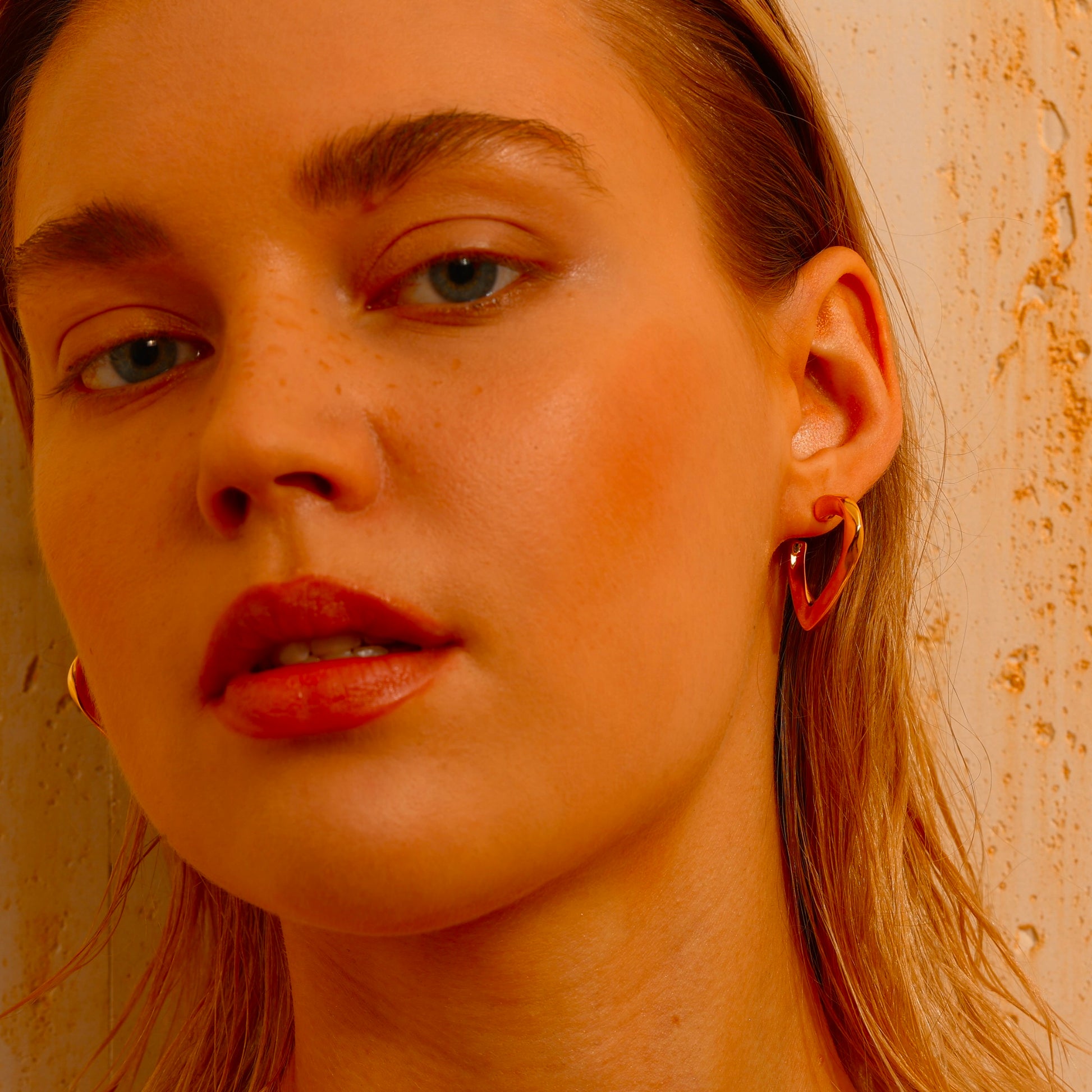 Twisted Triangle Hoop Earrings - Earrings - ONNNIII