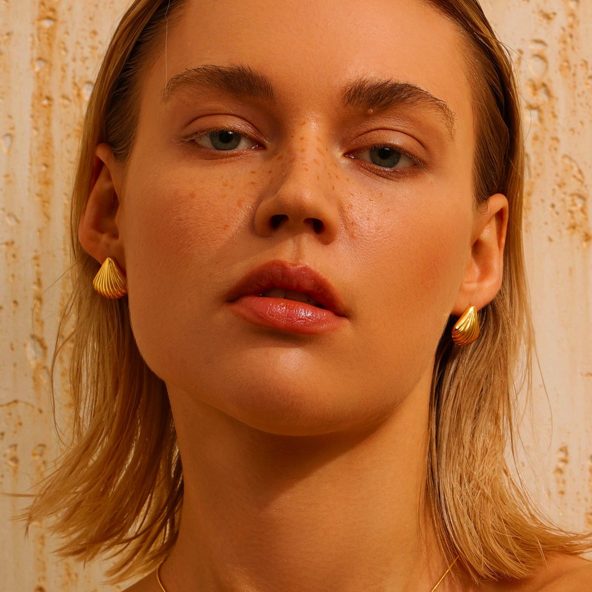 Shell Stud Earrings - Gold - Earrings - ONNNIII
