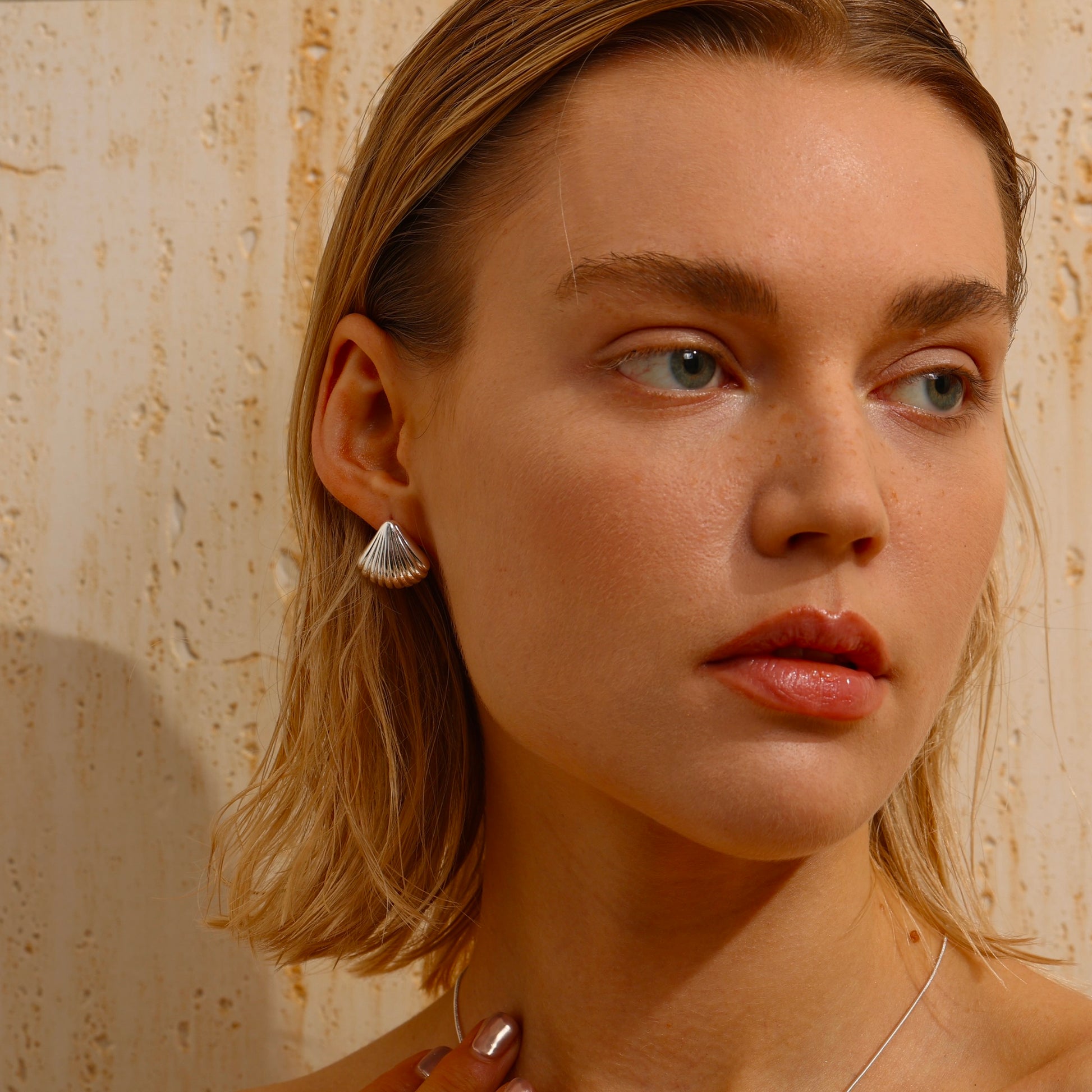 Shell Stud Earrings - Silver - Earrings - ONNNIII