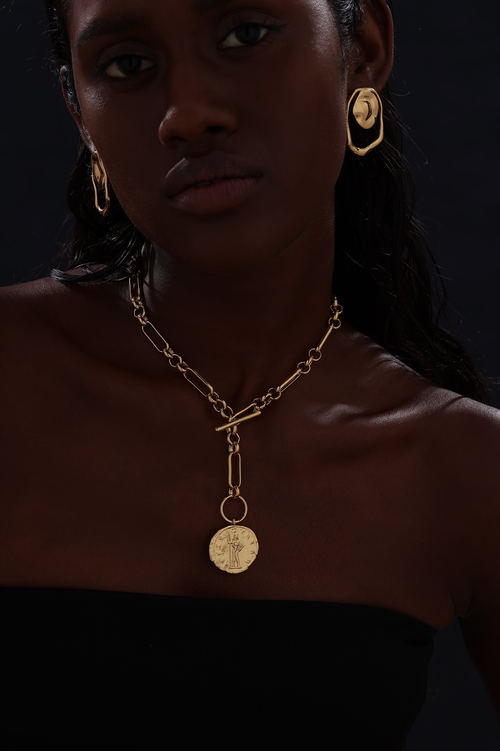 T-bar Curb Chain Necklace with Ancient Coin - Unisex - Necklace - ONNNIII
