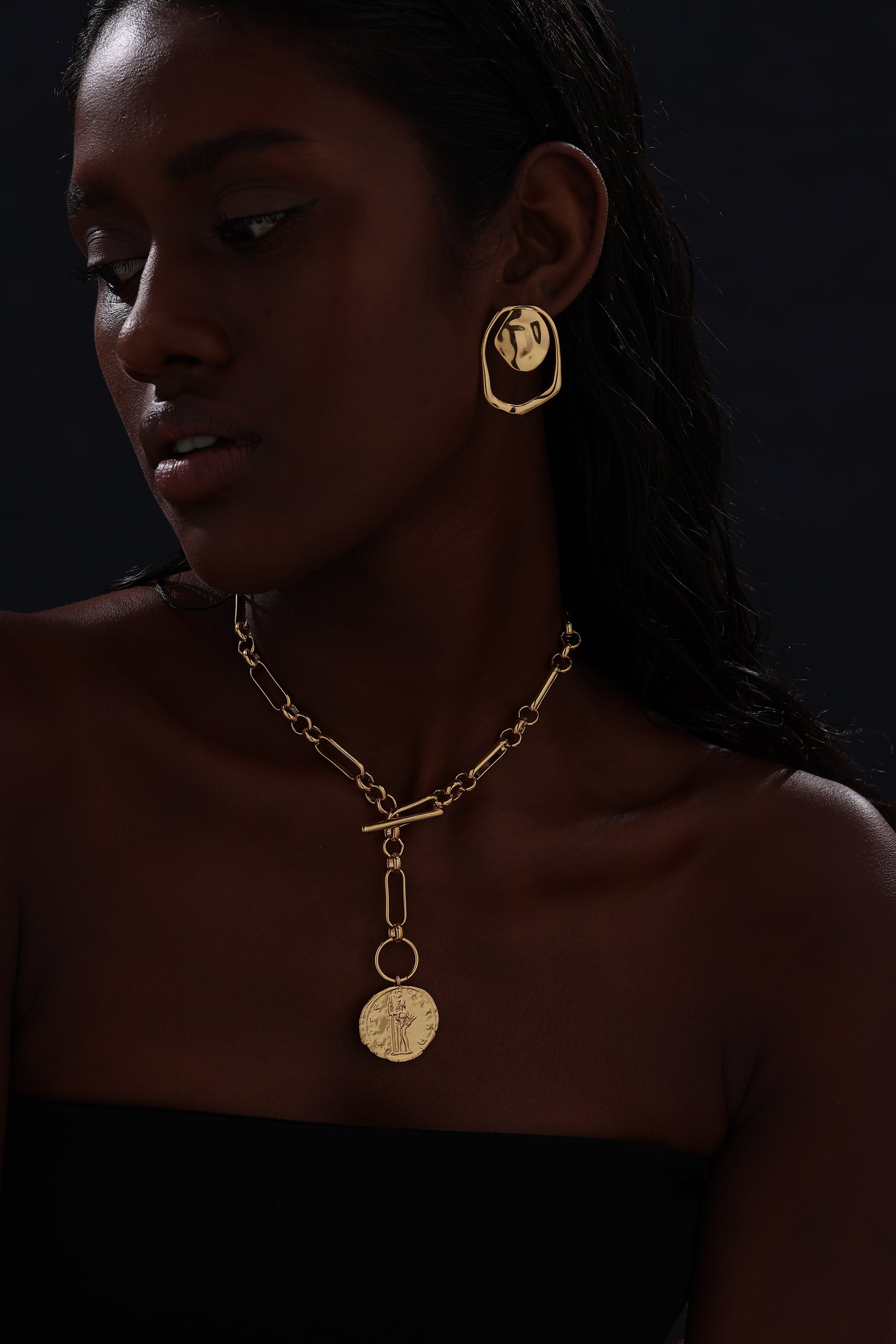 T-bar Curb Chain Necklace with Ancient Coin - Unisex - Necklace - ONNNIII