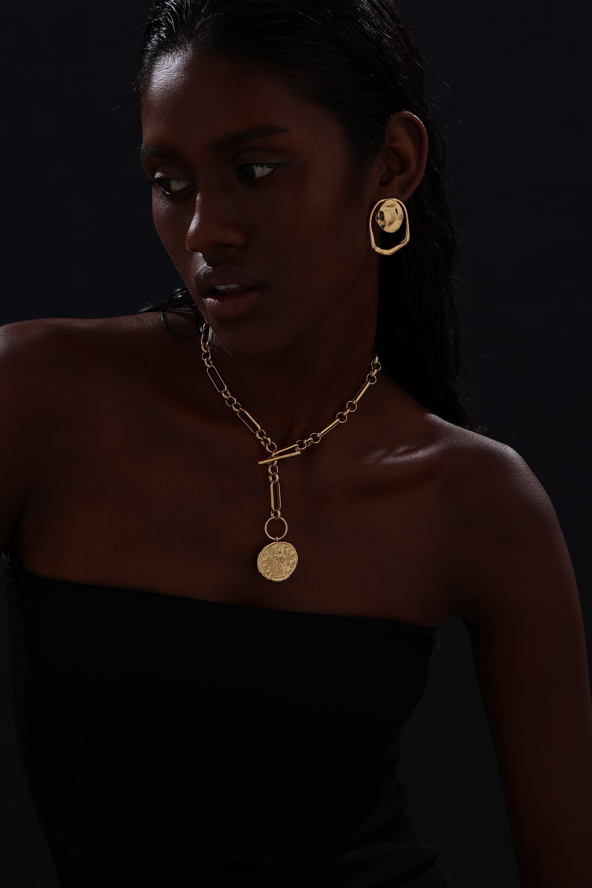 T-bar Curb Chain Necklace with Ancient Coin - Unisex - Necklace - ONNNIII