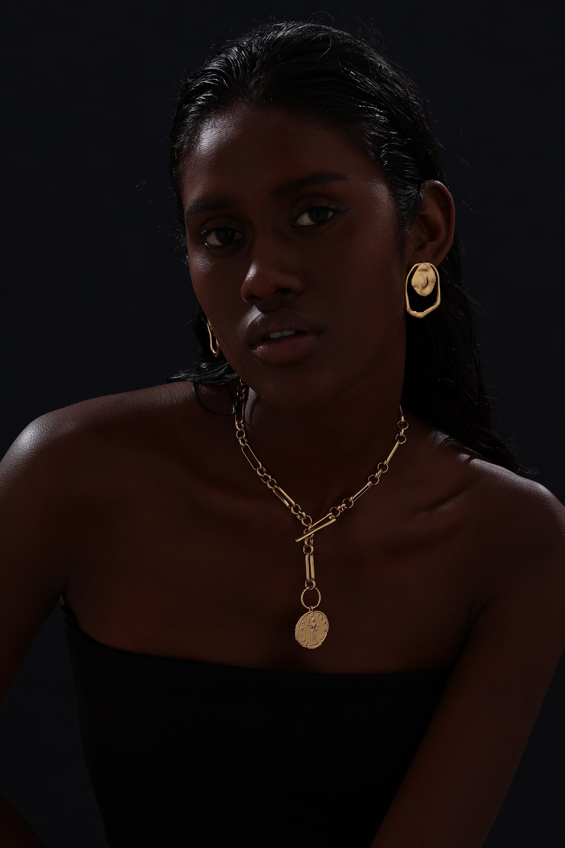 T-bar Curb Chain Necklace with Ancient Coin - Unisex - Necklace - ONNNIII