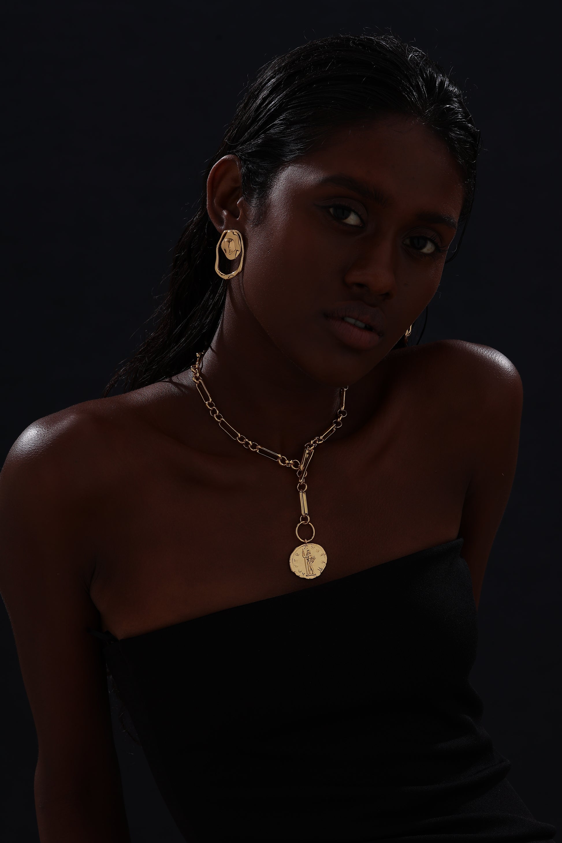 T-bar Curb Chain Necklace with Ancient Coin - Unisex - Necklace - ONNNIII