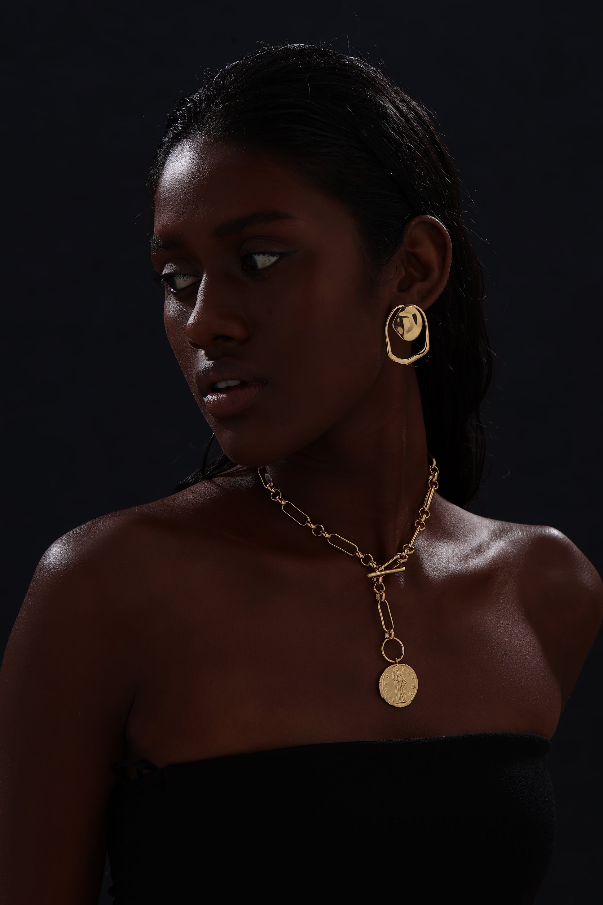 T-bar Curb Chain Necklace with Ancient Coin - Unisex - Necklace - ONNNIII