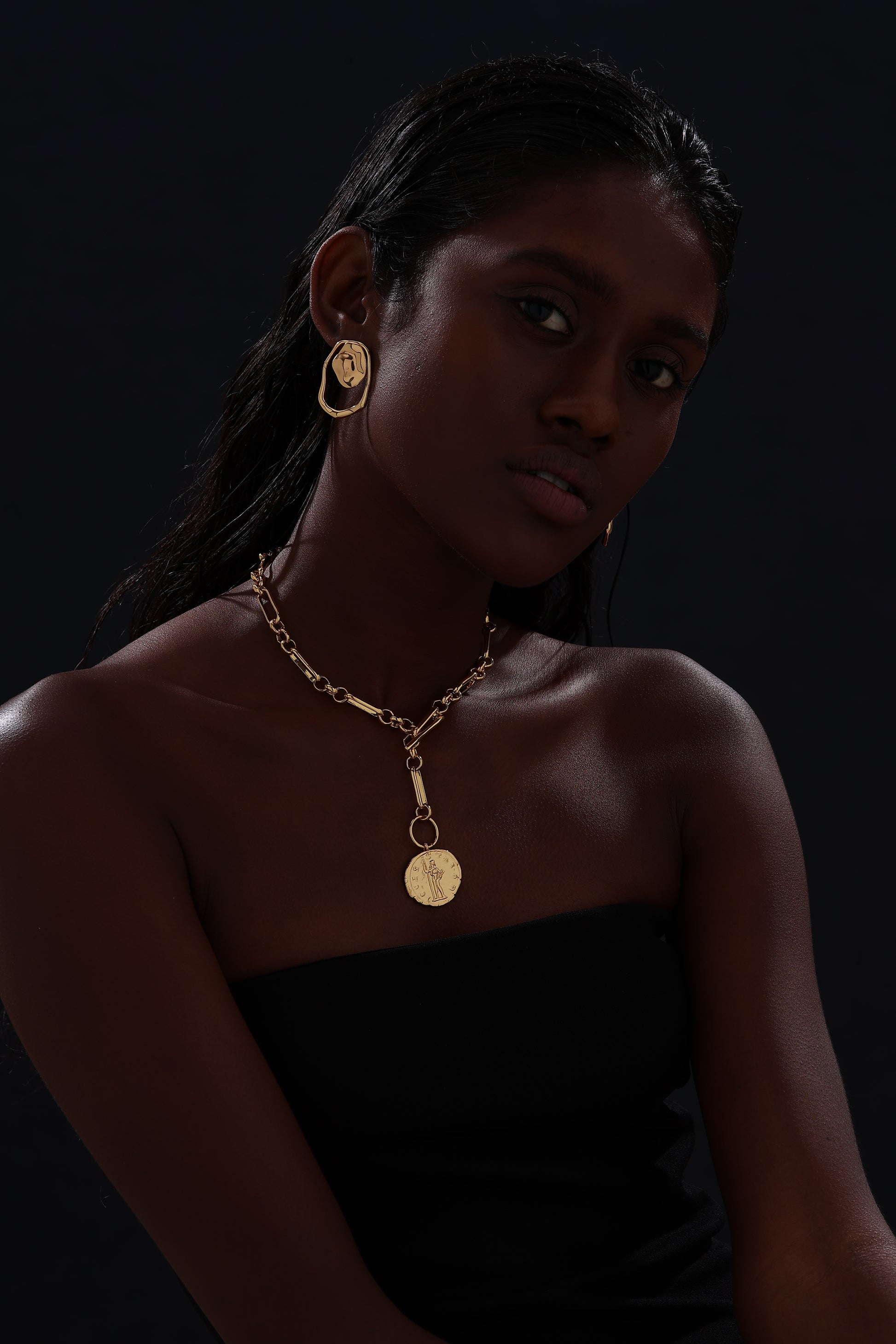 T-bar Curb Chain Necklace with Ancient Coin - Unisex - Necklace - ONNNIII