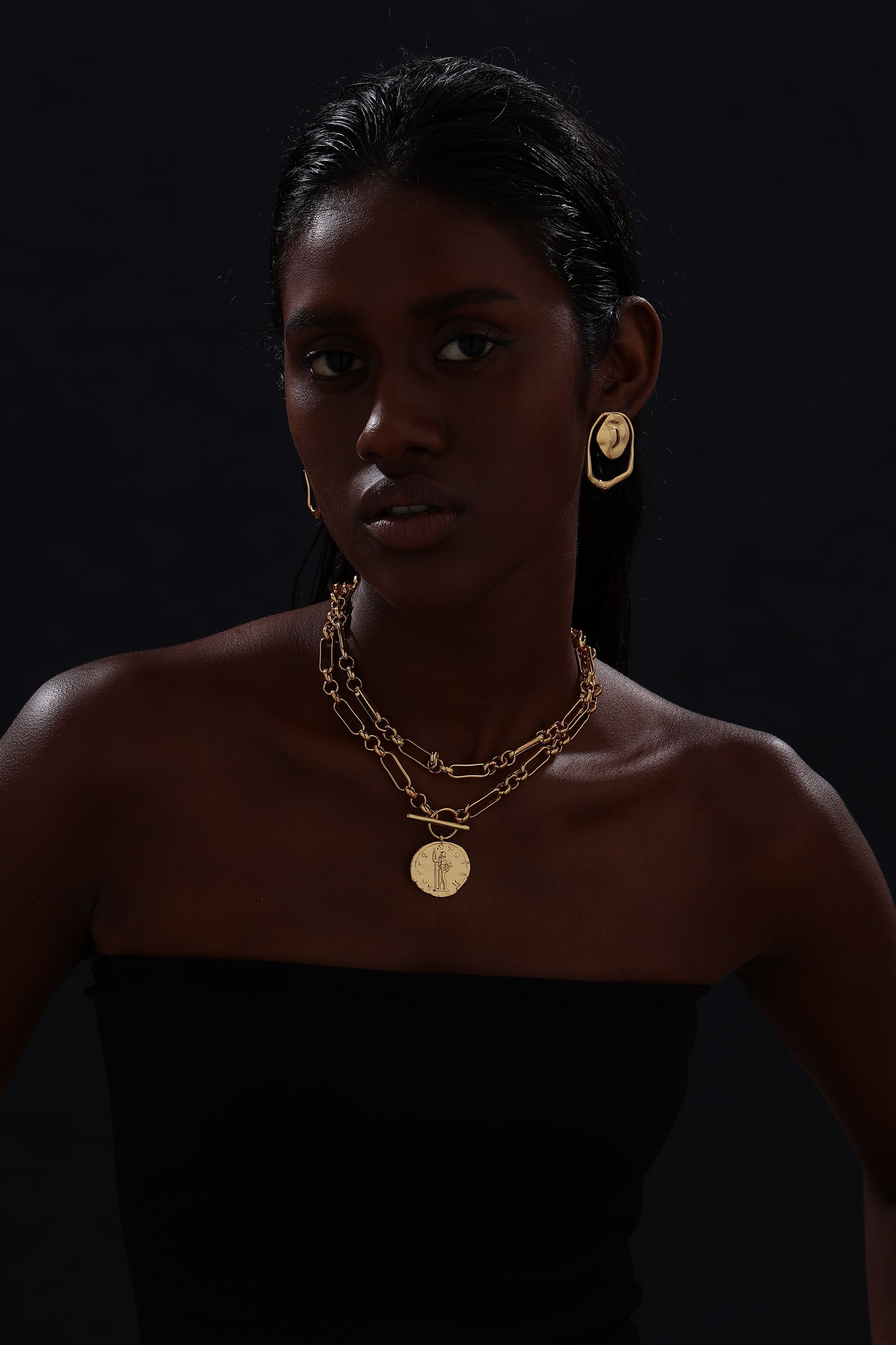 T-bar Curb Chain Necklace with Ancient Coin - Unisex - Necklace - ONNNIII