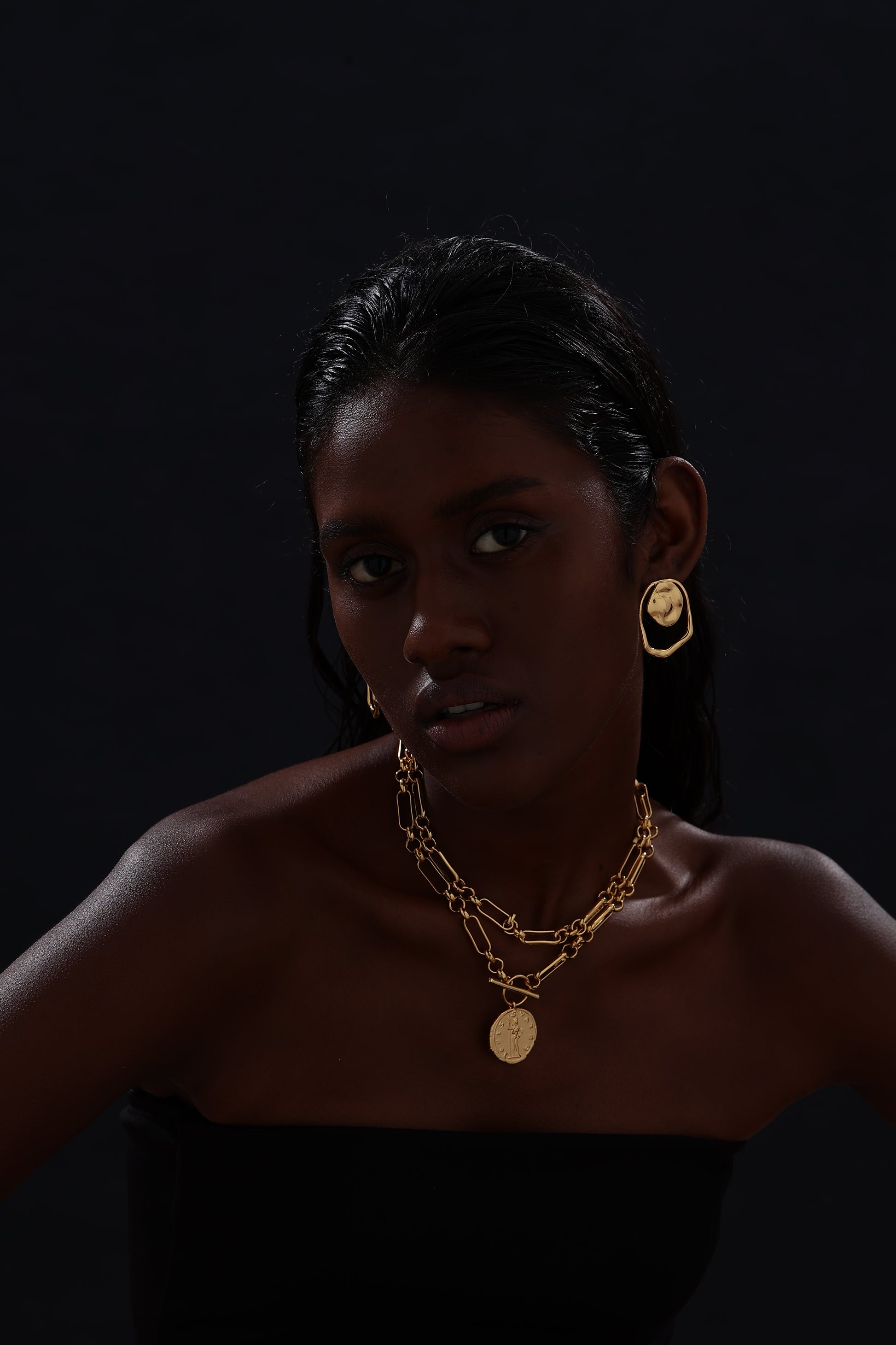 T-bar Curb Chain Necklace with Ancient Coin - Unisex - Necklace - ONNNIII