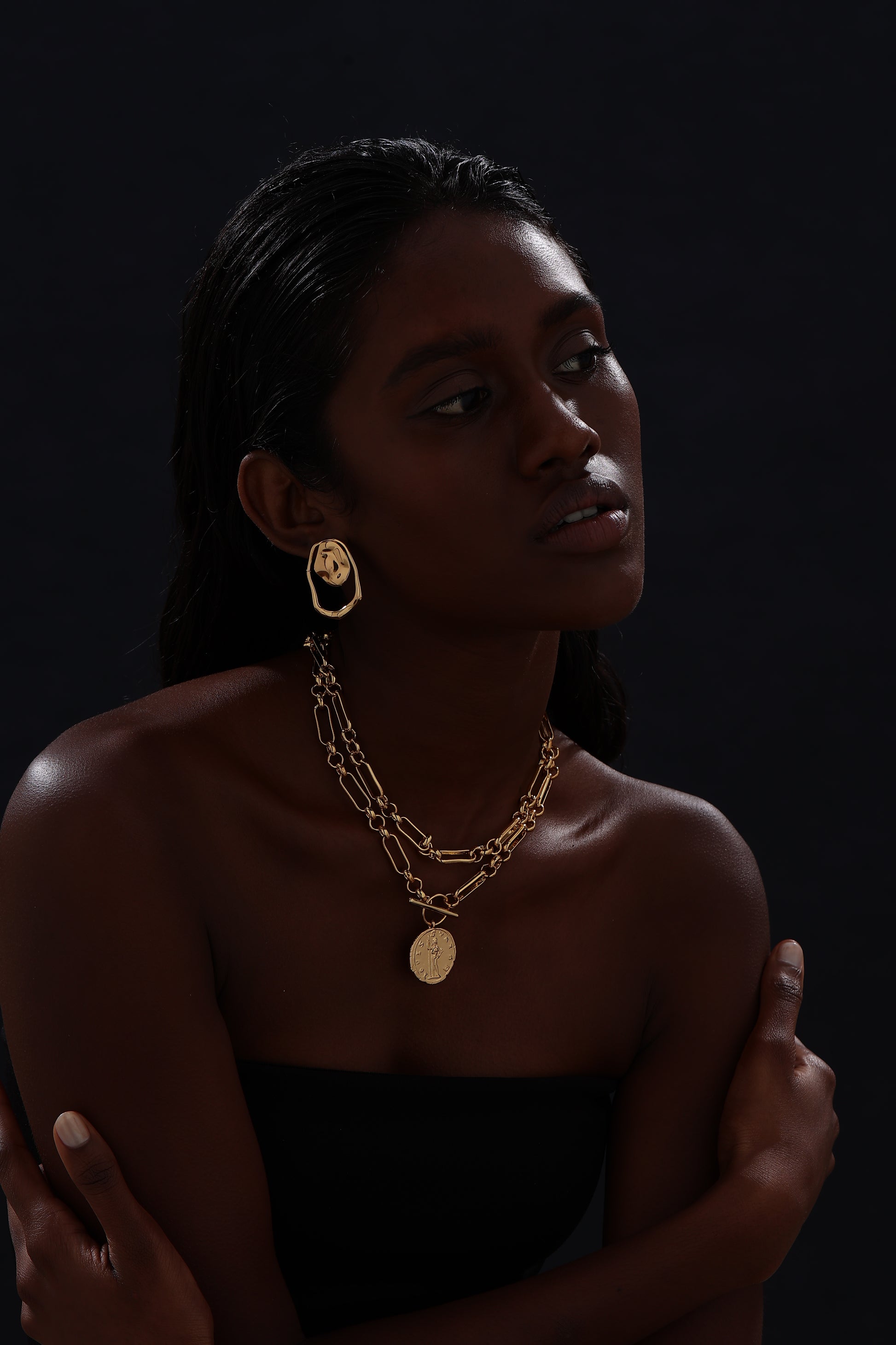 T-bar Curb Chain Necklace with Ancient Coin - Unisex - Necklace - ONNNIII