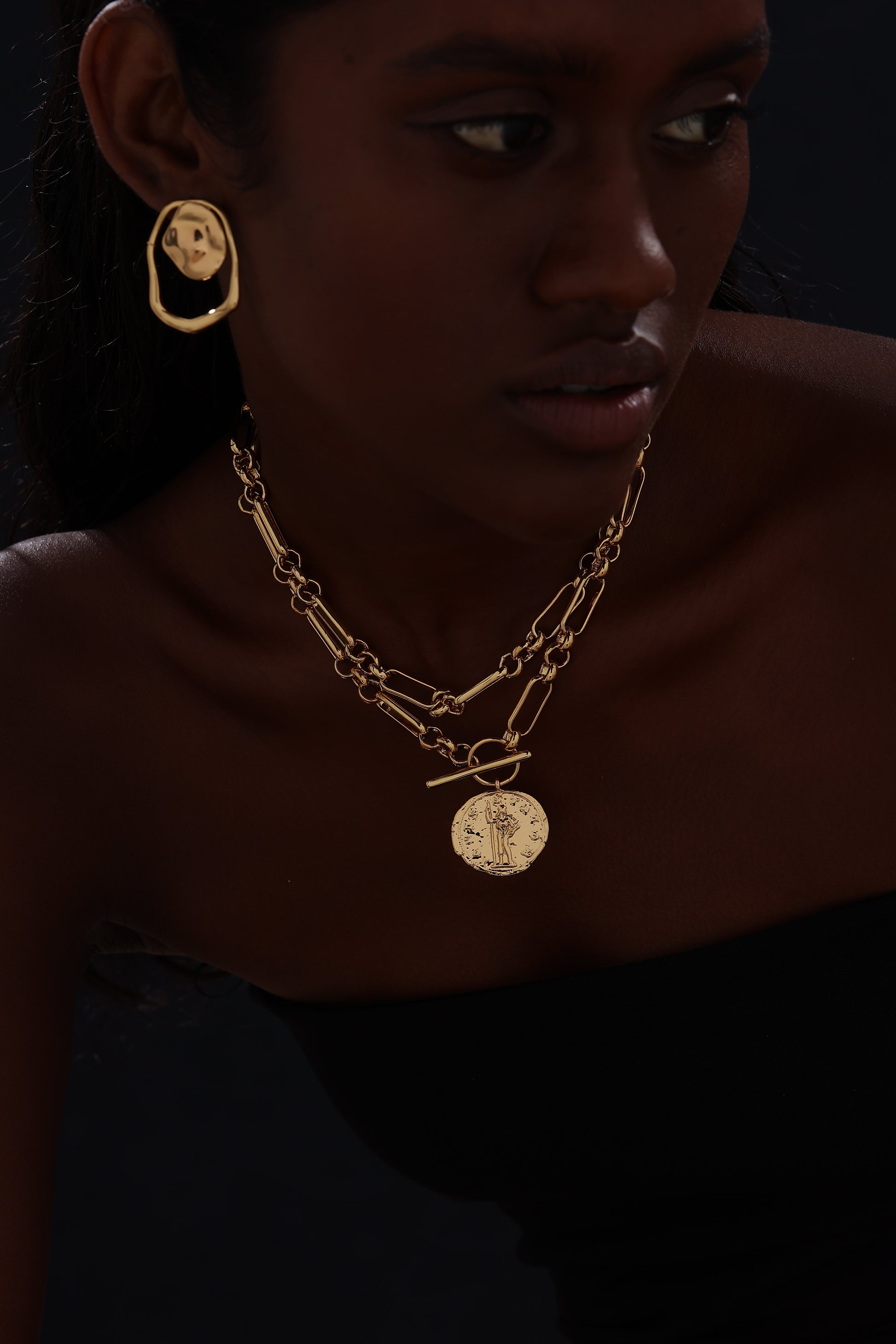 T-bar Curb Chain Necklace with Ancient Coin - Unisex - Necklace - ONNNIII