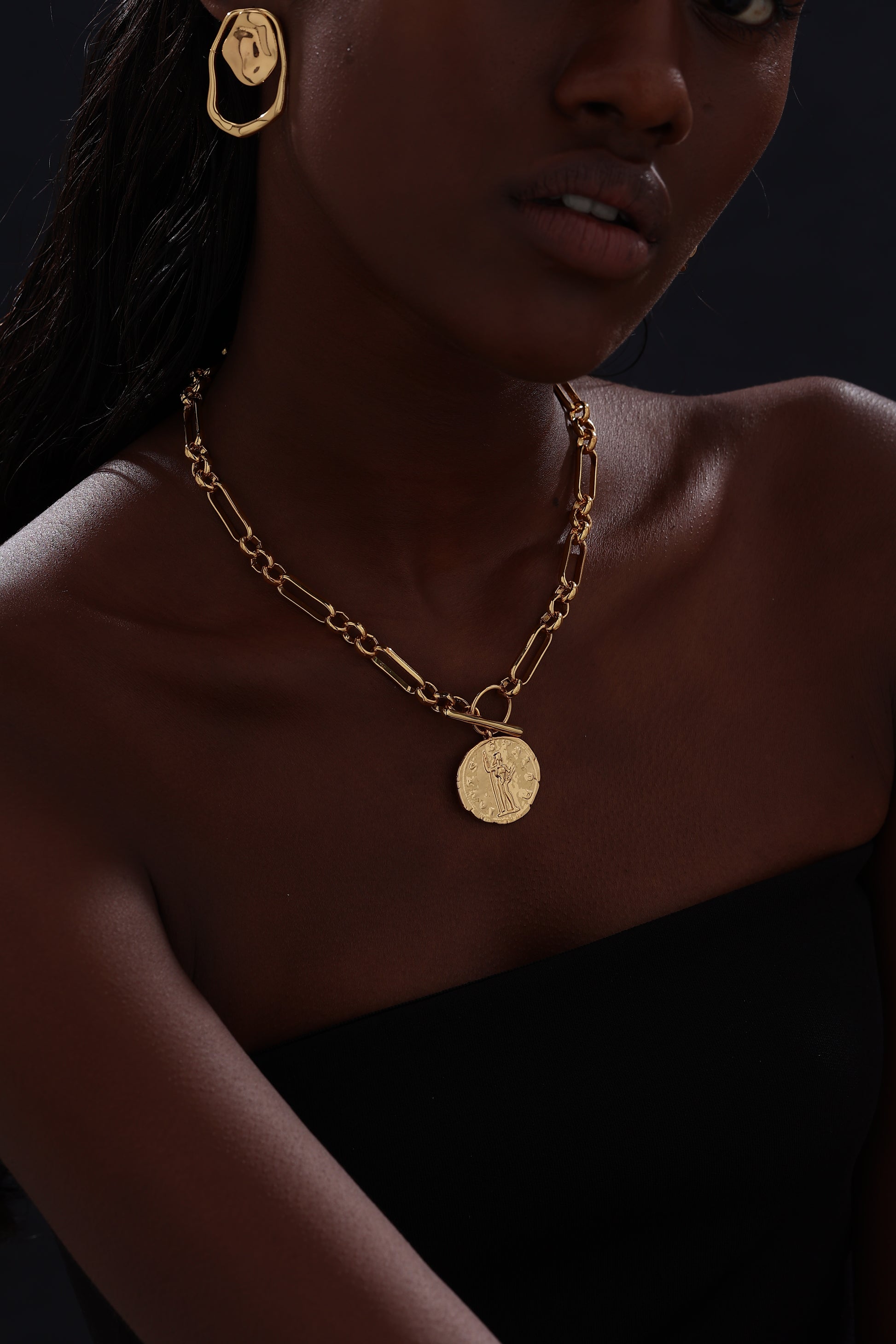 T-bar Curb Chain Necklace with Ancient Coin - Unisex - Necklace - ONNNIII