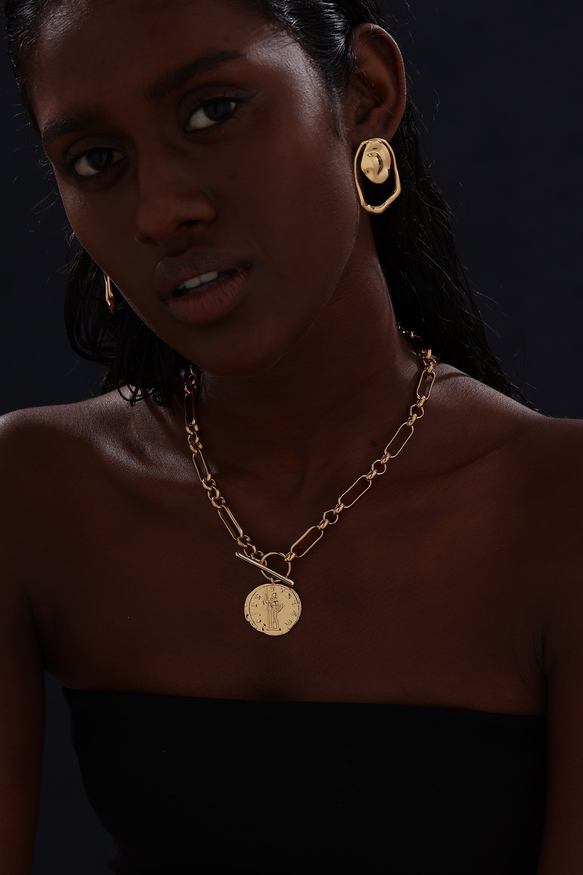 T-bar Curb Chain Necklace with Ancient Coin - Unisex - Necklace - ONNNIII