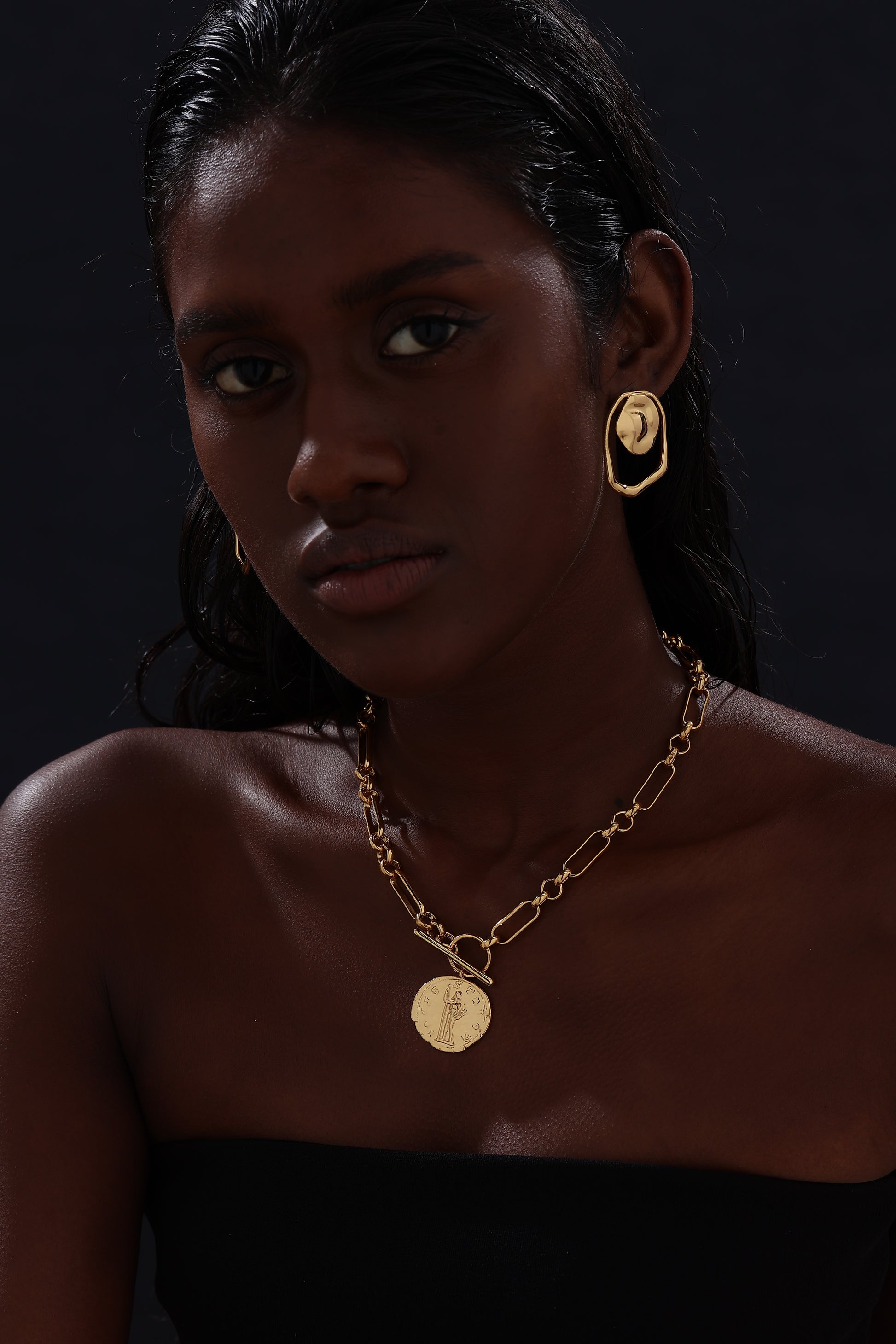 T-bar Curb Chain Necklace with Ancient Coin - Unisex - Necklace - ONNNIII