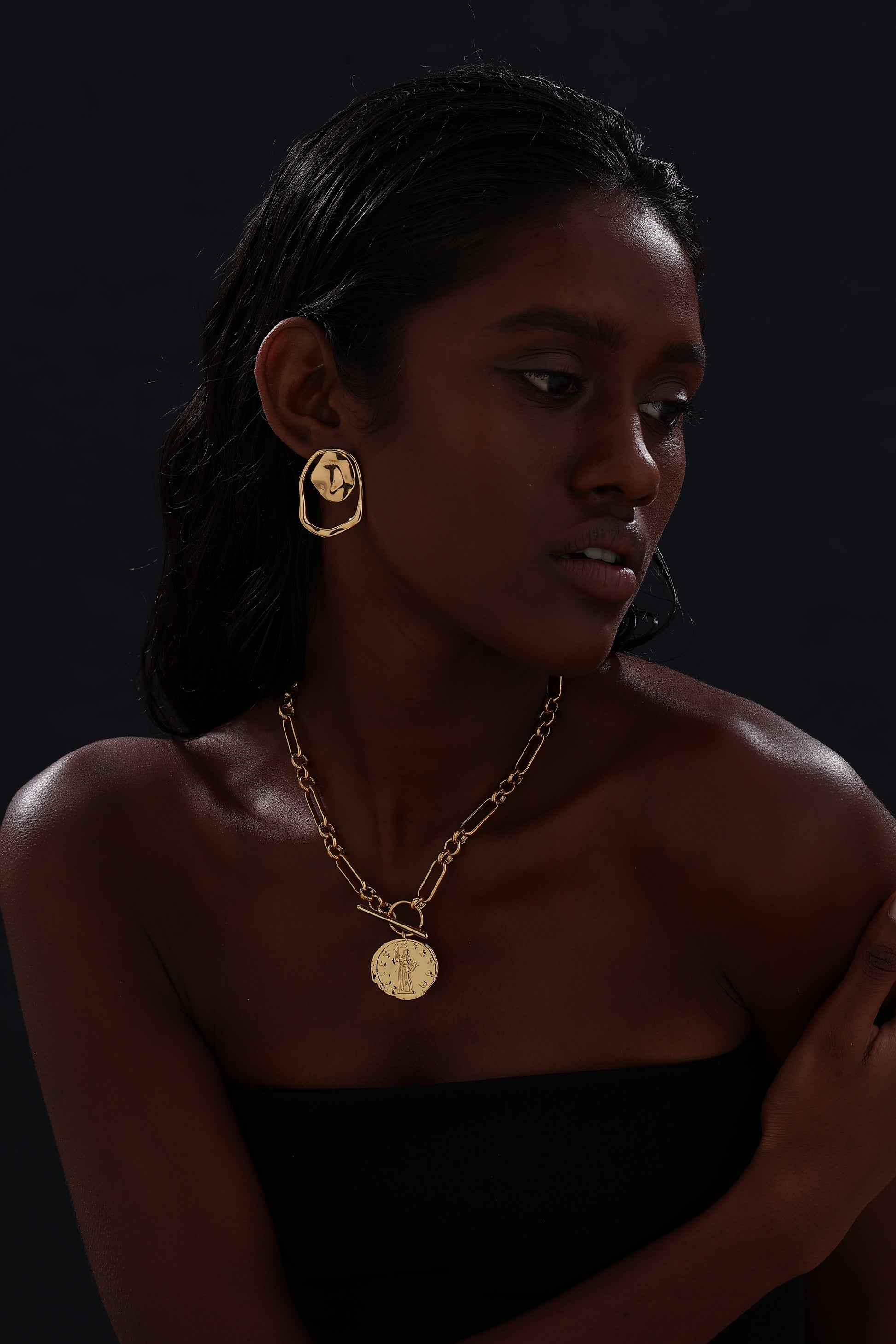 T-bar Curb Chain Necklace with Ancient Coin - Unisex - Necklace - ONNNIII