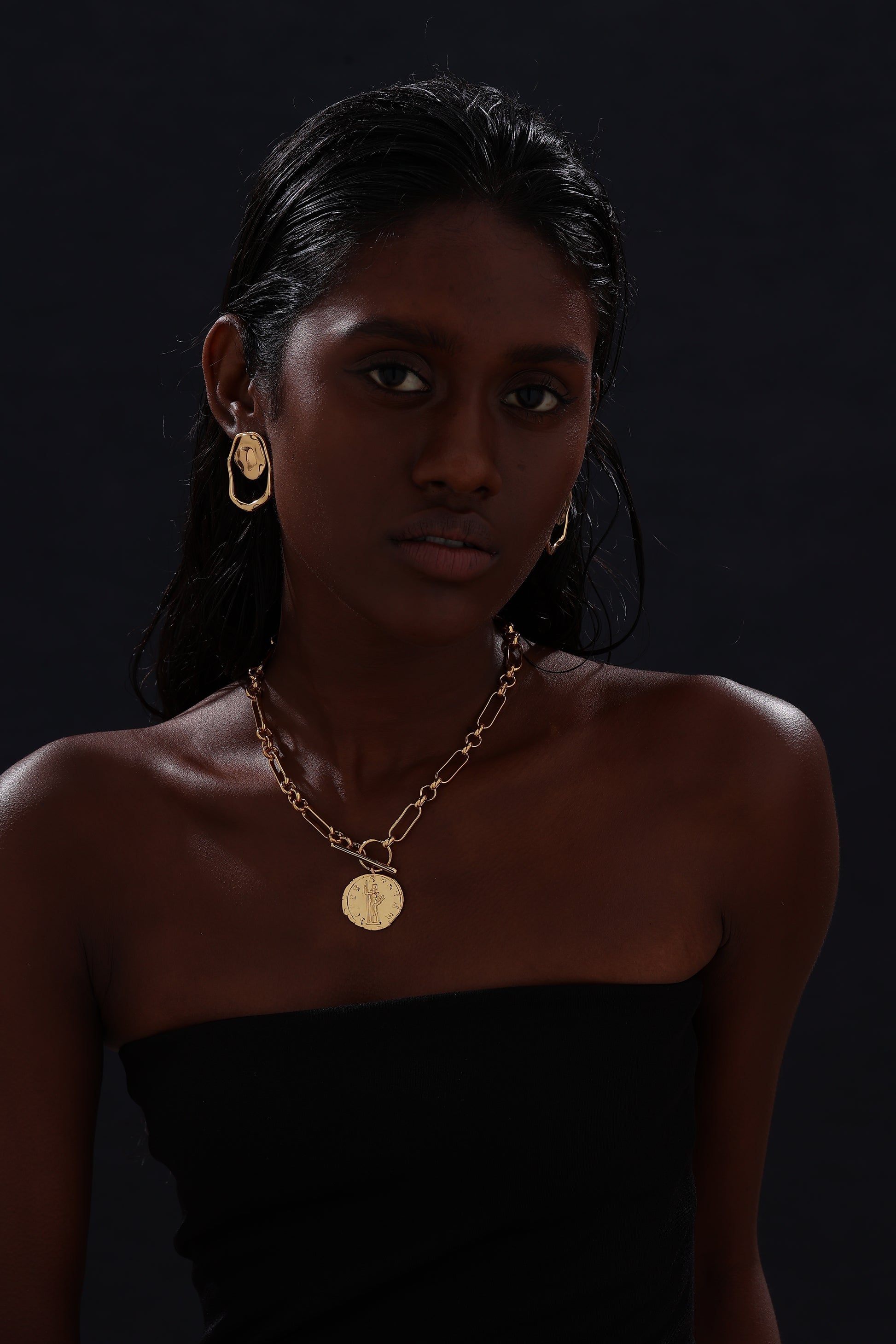 T-bar Curb Chain Necklace with Ancient Coin - Unisex - Necklace - ONNNIII