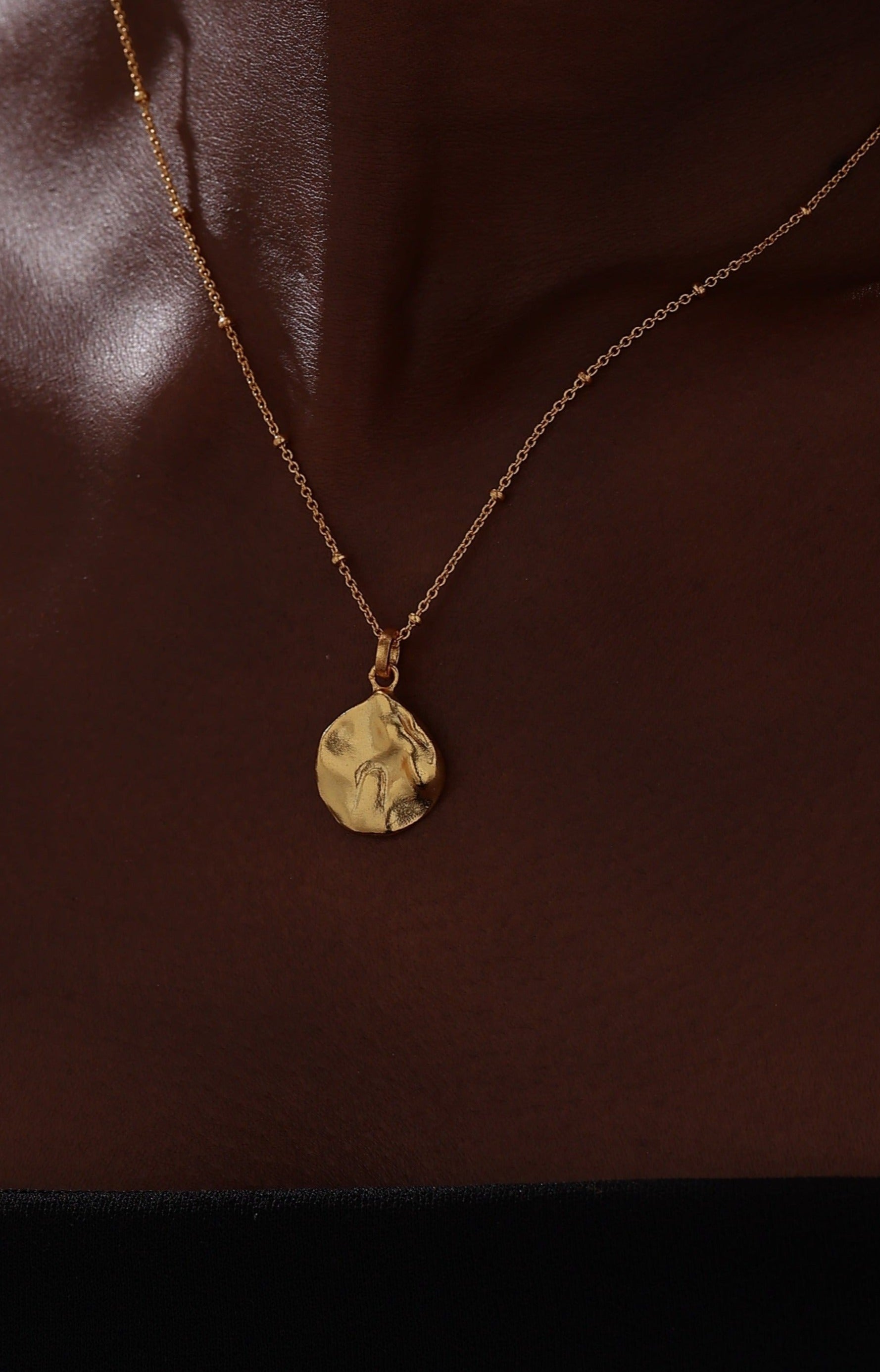 Textured Round Pendant Necklace - 22K Gold Vermeil - Necklace - ONNNIII