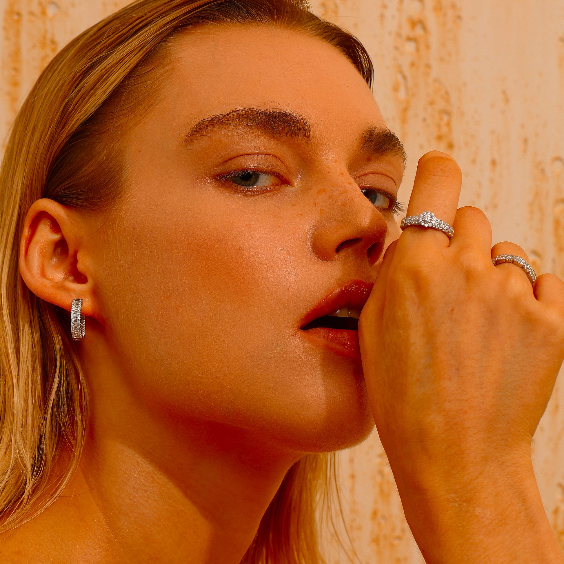 Pavé Hoop Earrings - Earrings - ONNNIII