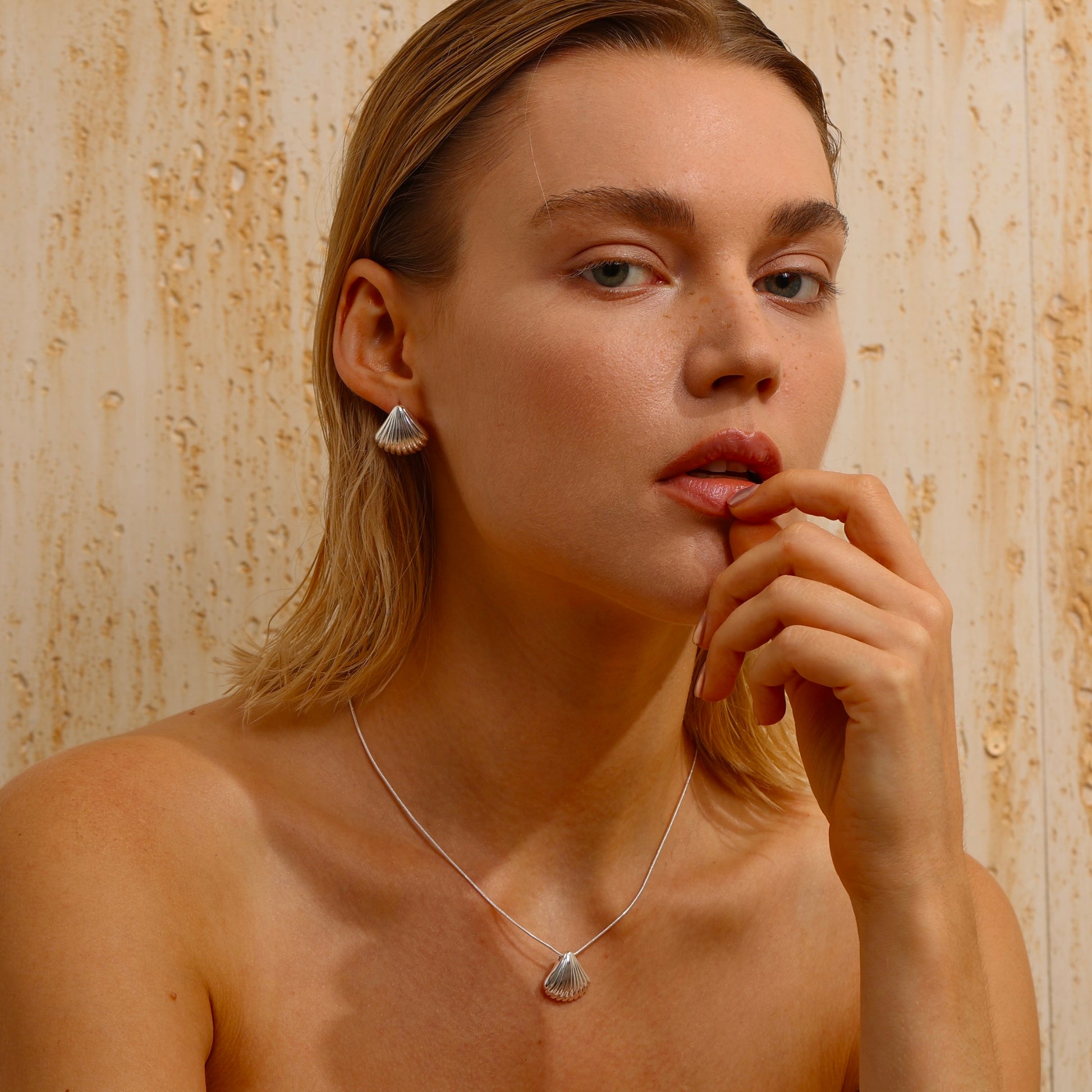 Shell Stud Earrings - Silver - Earrings - ONNNIII