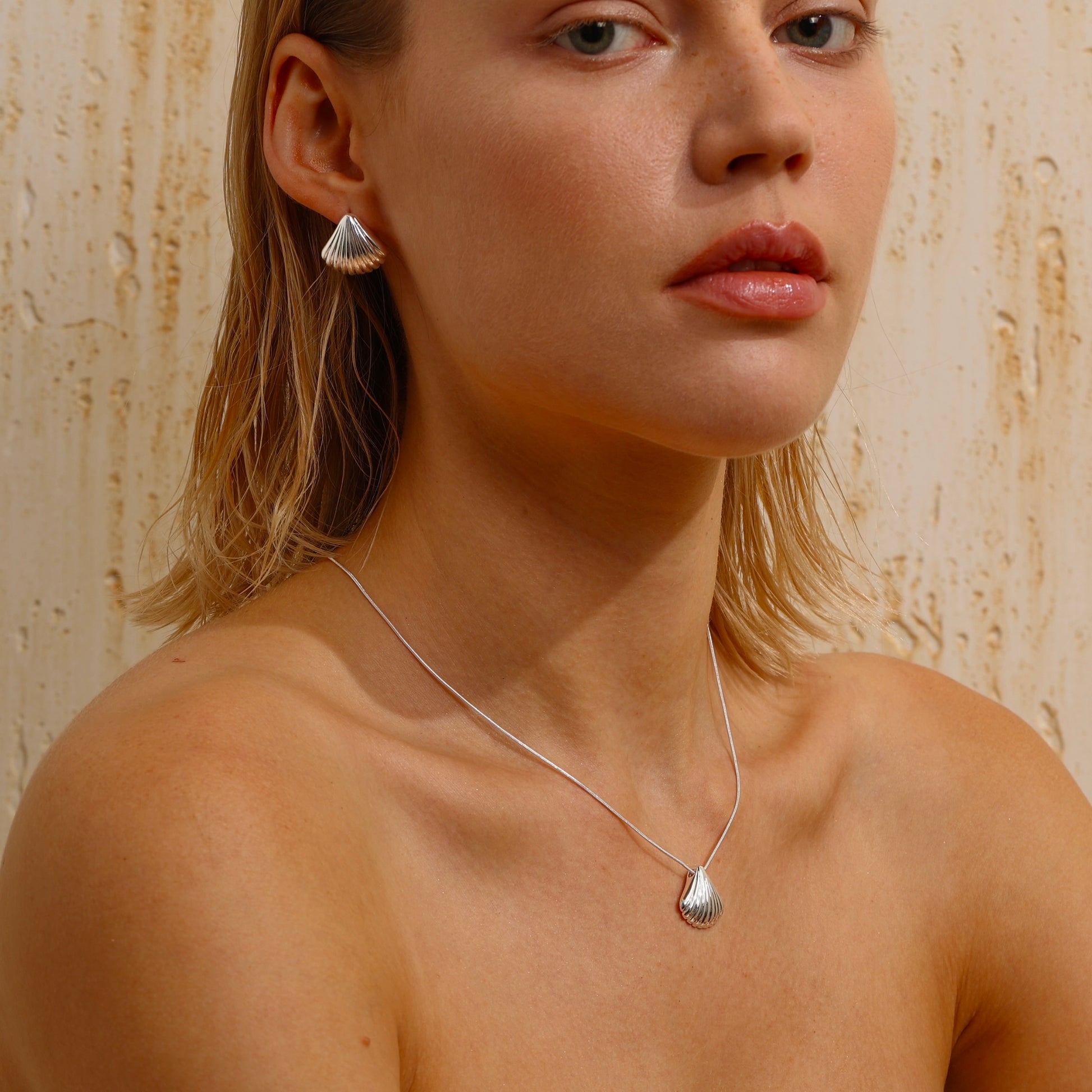 Shell Stud Earrings - Silver - Earrings - ONNNIII