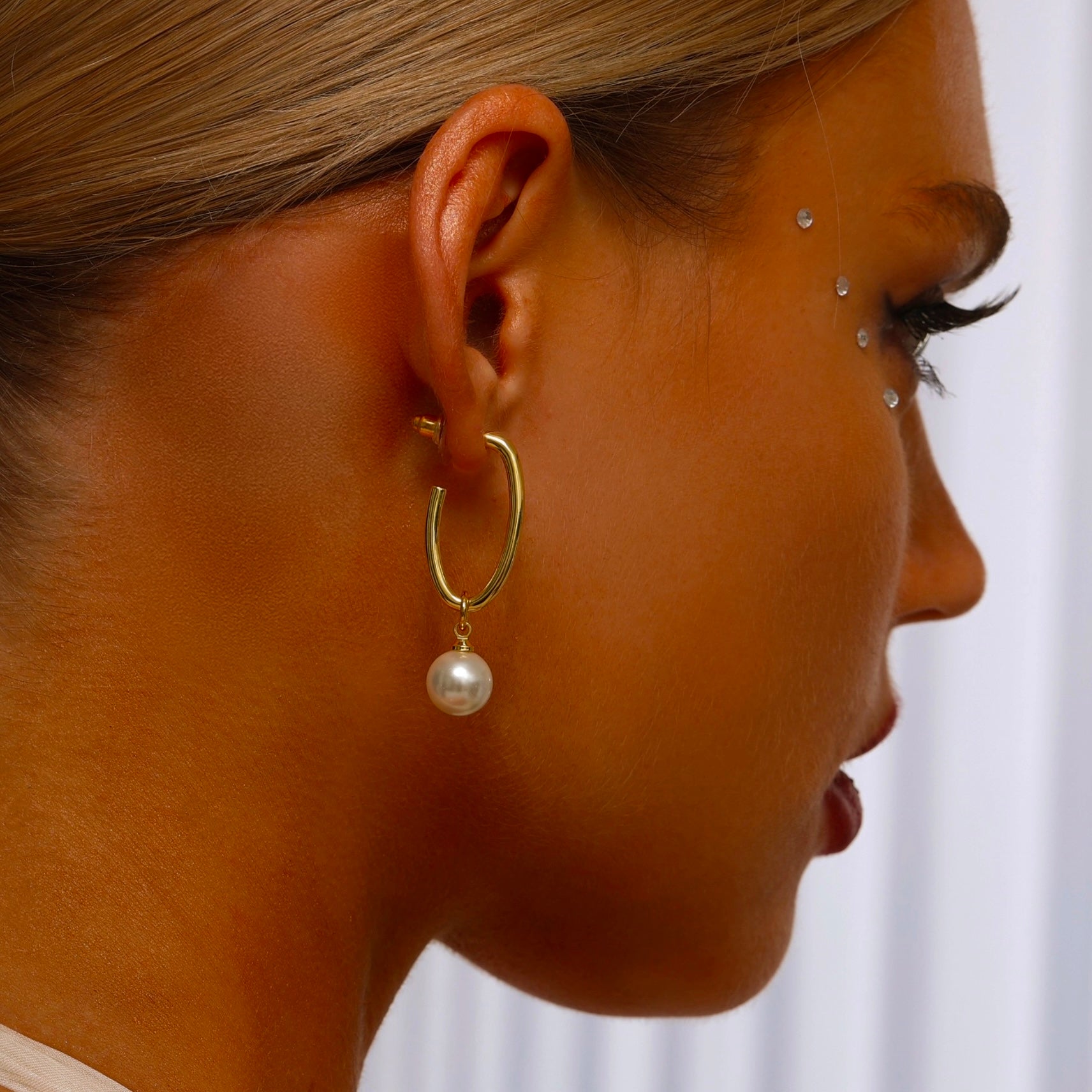 Oval Hoops with Pearl - Gold - Earrings - ONNNIII