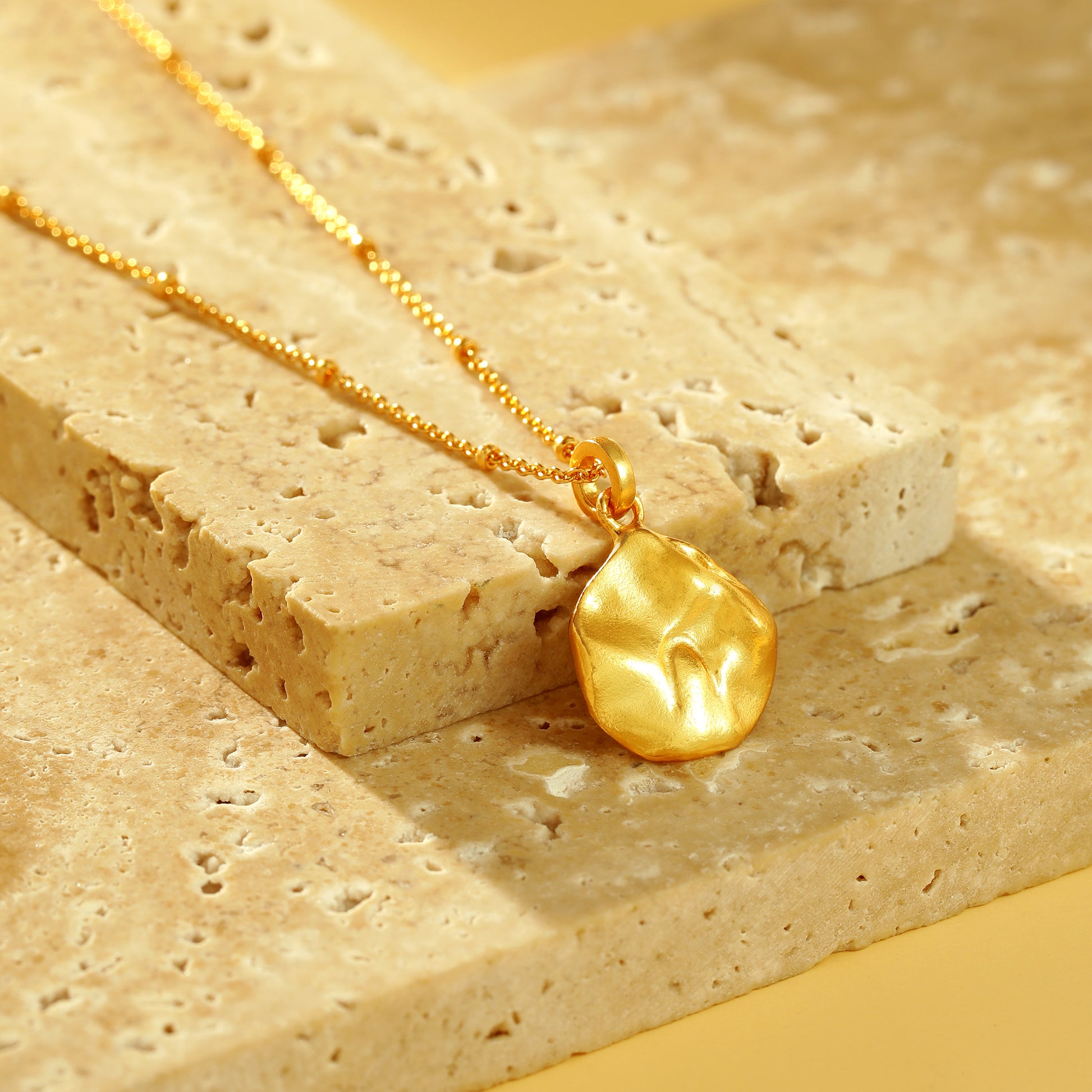 Textured Round Pendant Necklace - 22K Gold Vermeil - Necklace - ONNNIII