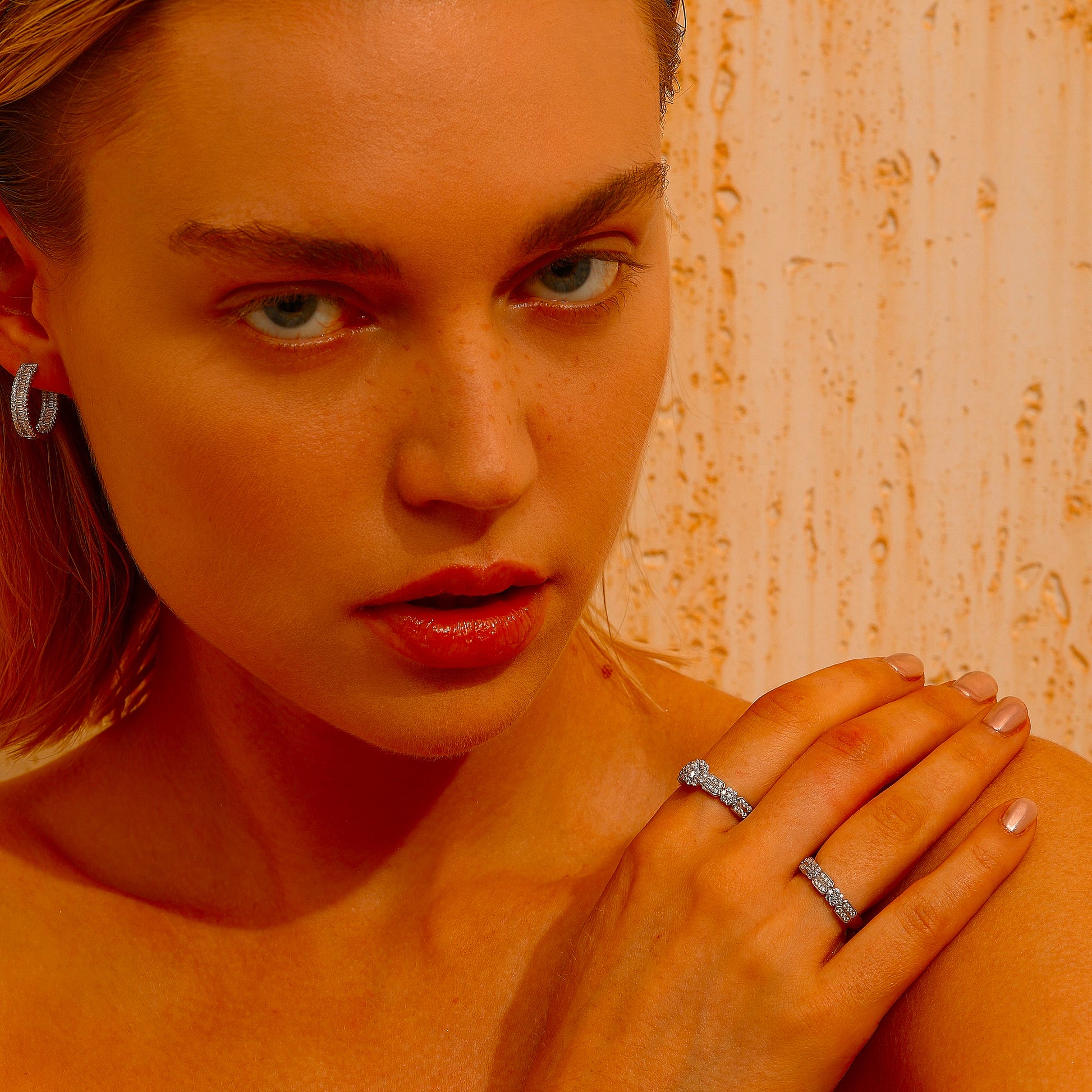 Pavé Hoop Earrings - Earrings - ONNNIII
