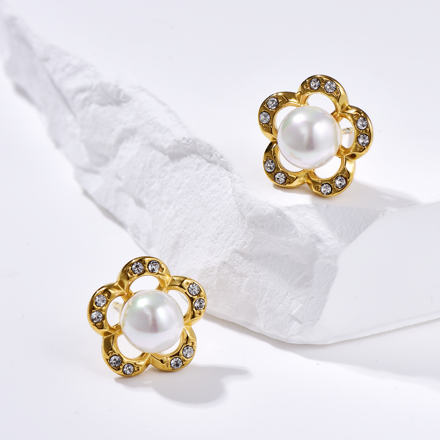 Pearl Flower Stud Earrings - Earrings - ONNNIII