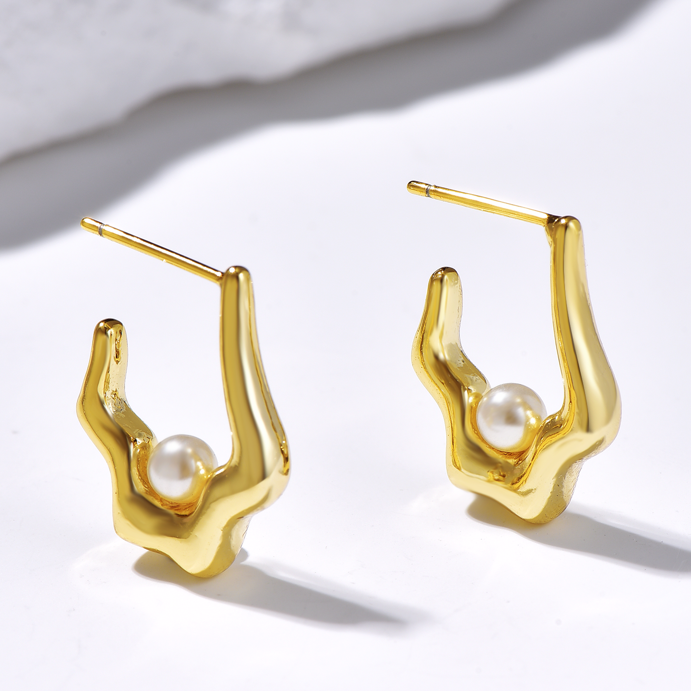 Pearl Huggie Earrings - Gold - Earrings - ONNNIII