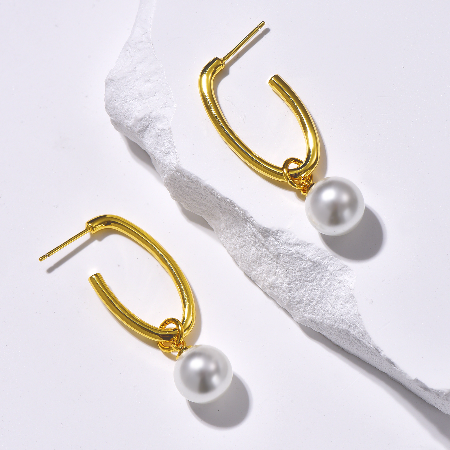 Oval Hoops with Pearl - Gold - Earrings - ONNNIII