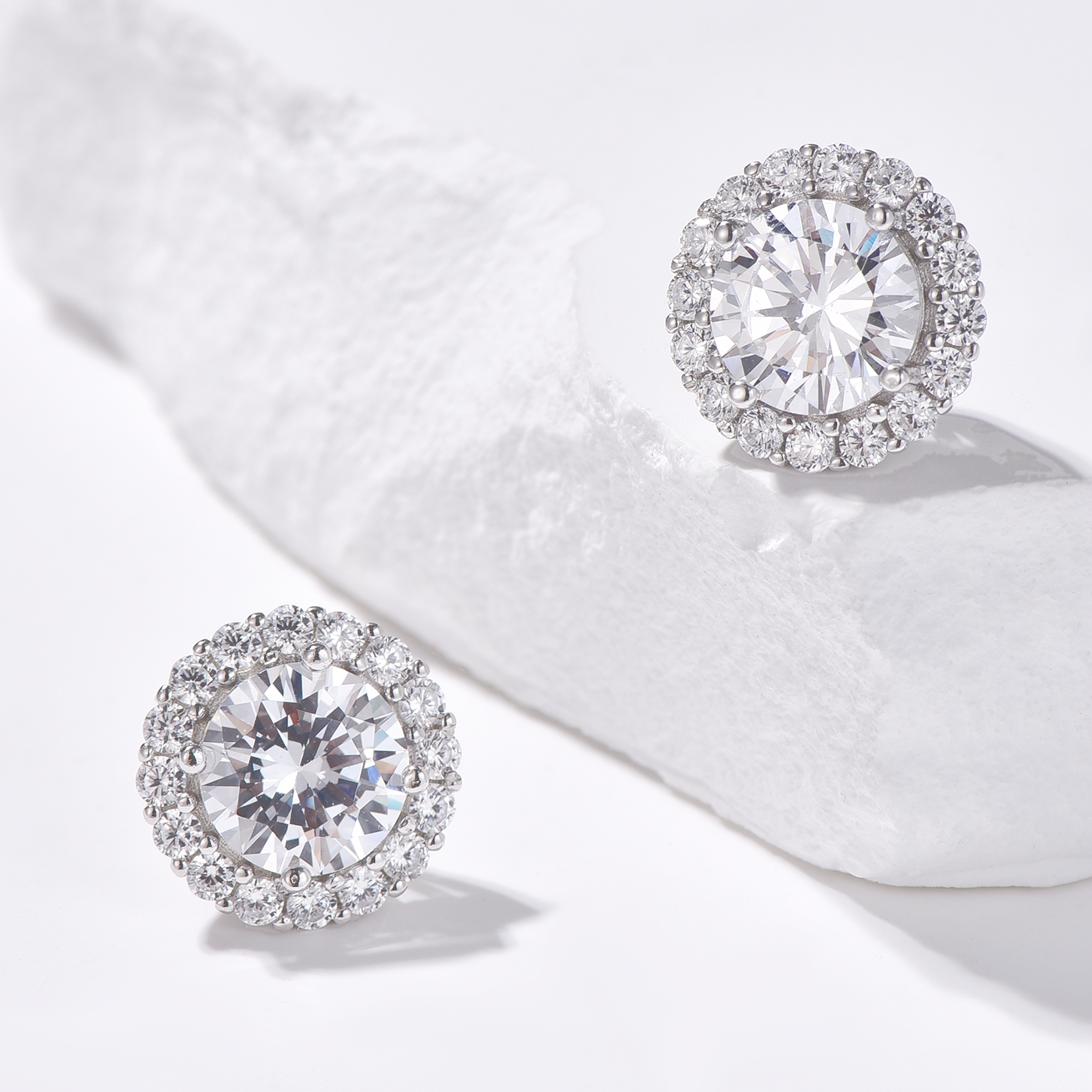 Halo Round Stud Earrings - Earrings - ONNNIII