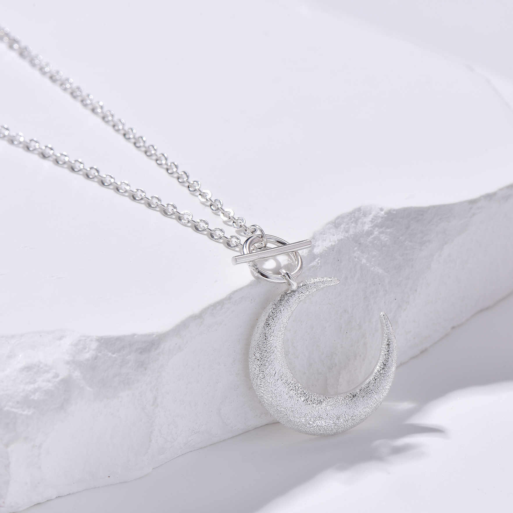 Moon Pendant Necklace - Necklace - ONNNIII