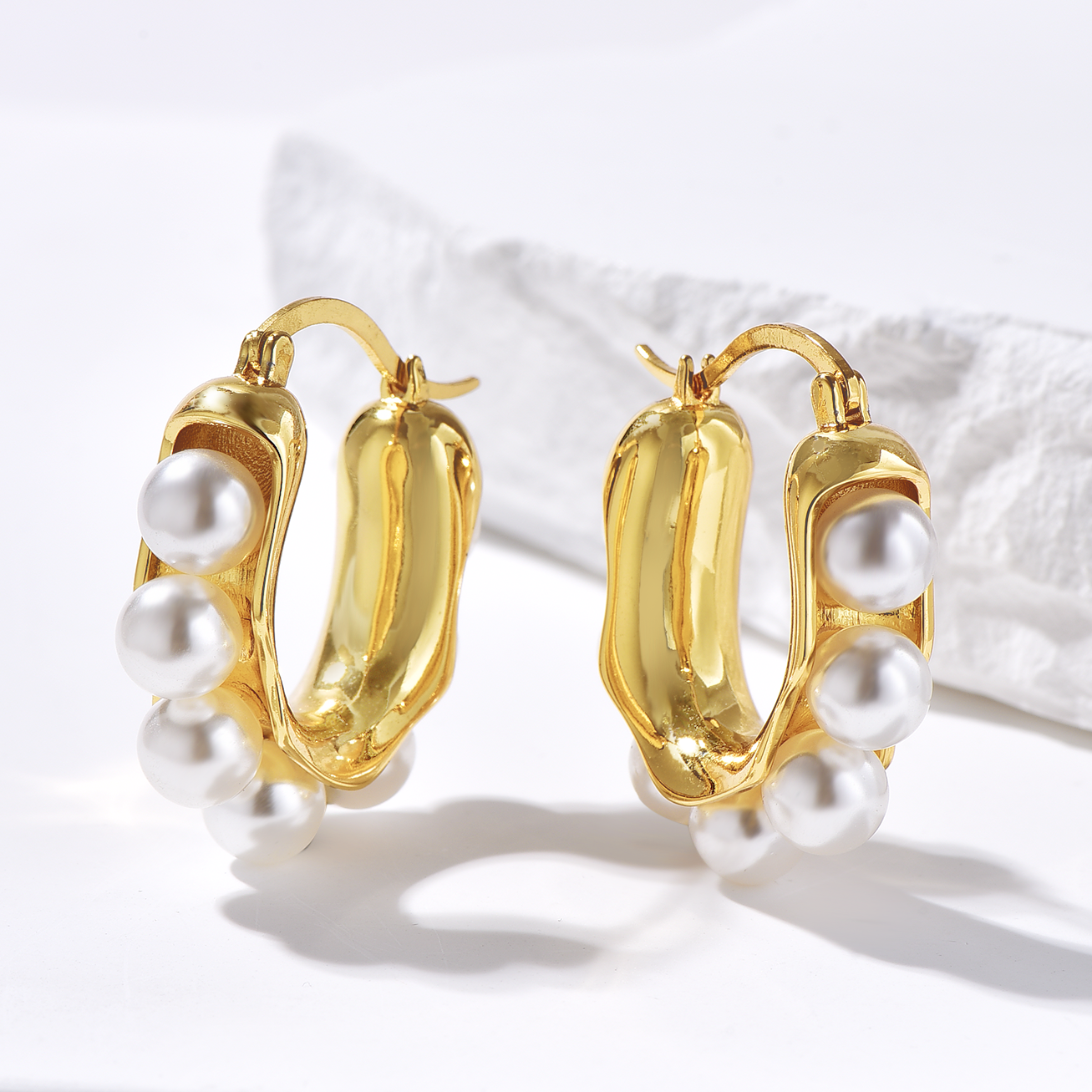 Pearl Hoop Earrings - Gold - Earrings - ONNNIII