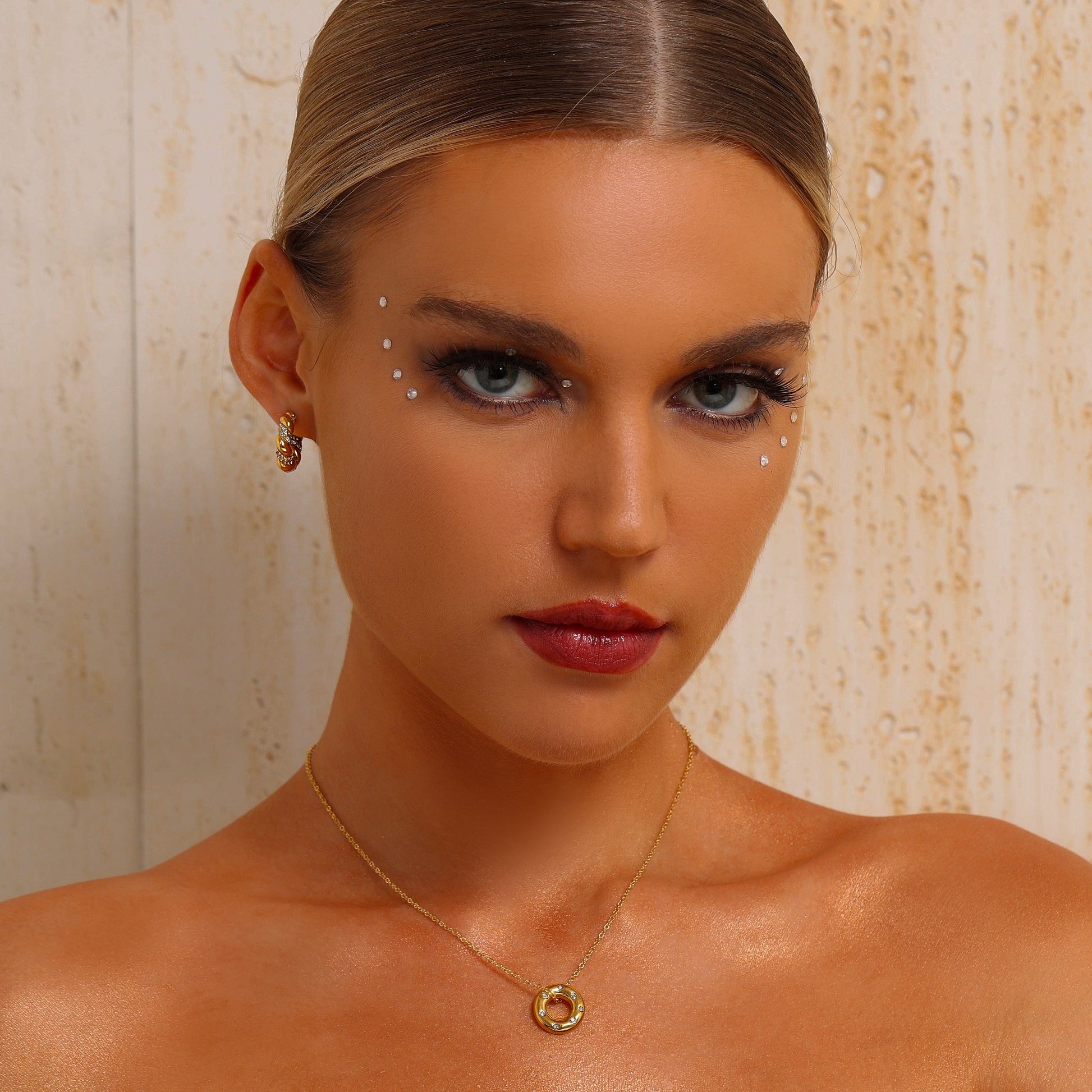 Twist Pavé Hoop Earrings - Earrings - ONNNIII