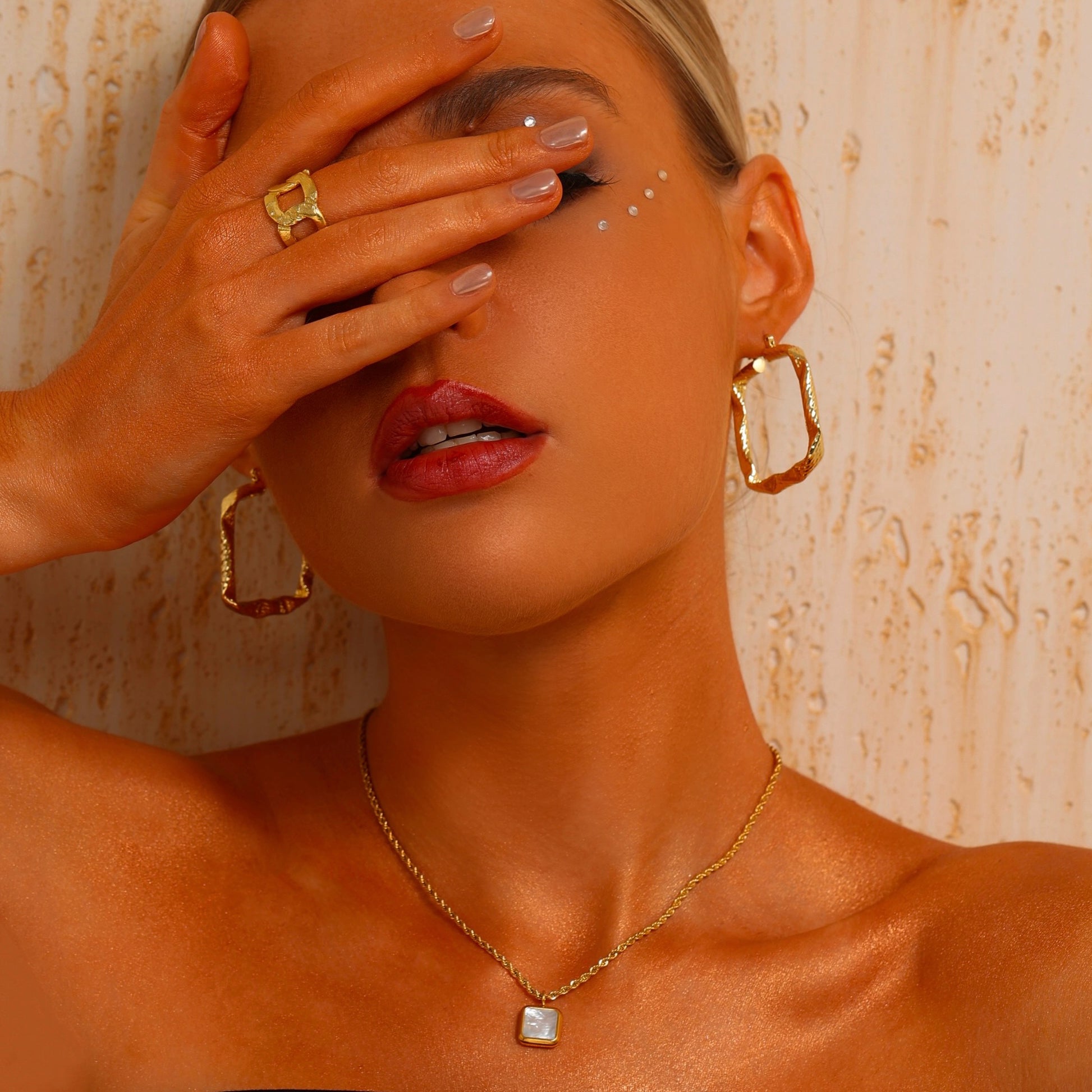Square Twist Textured Hoop Earrings - Gold - Earrings - ONNNIII