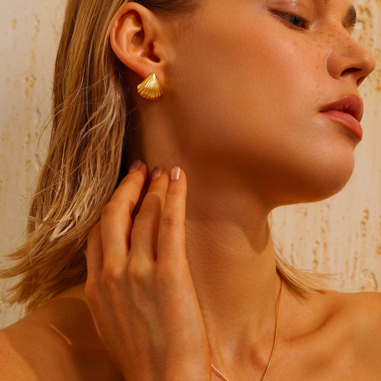 Shell Stud Earrings - Gold - Earrings - ONNNIII