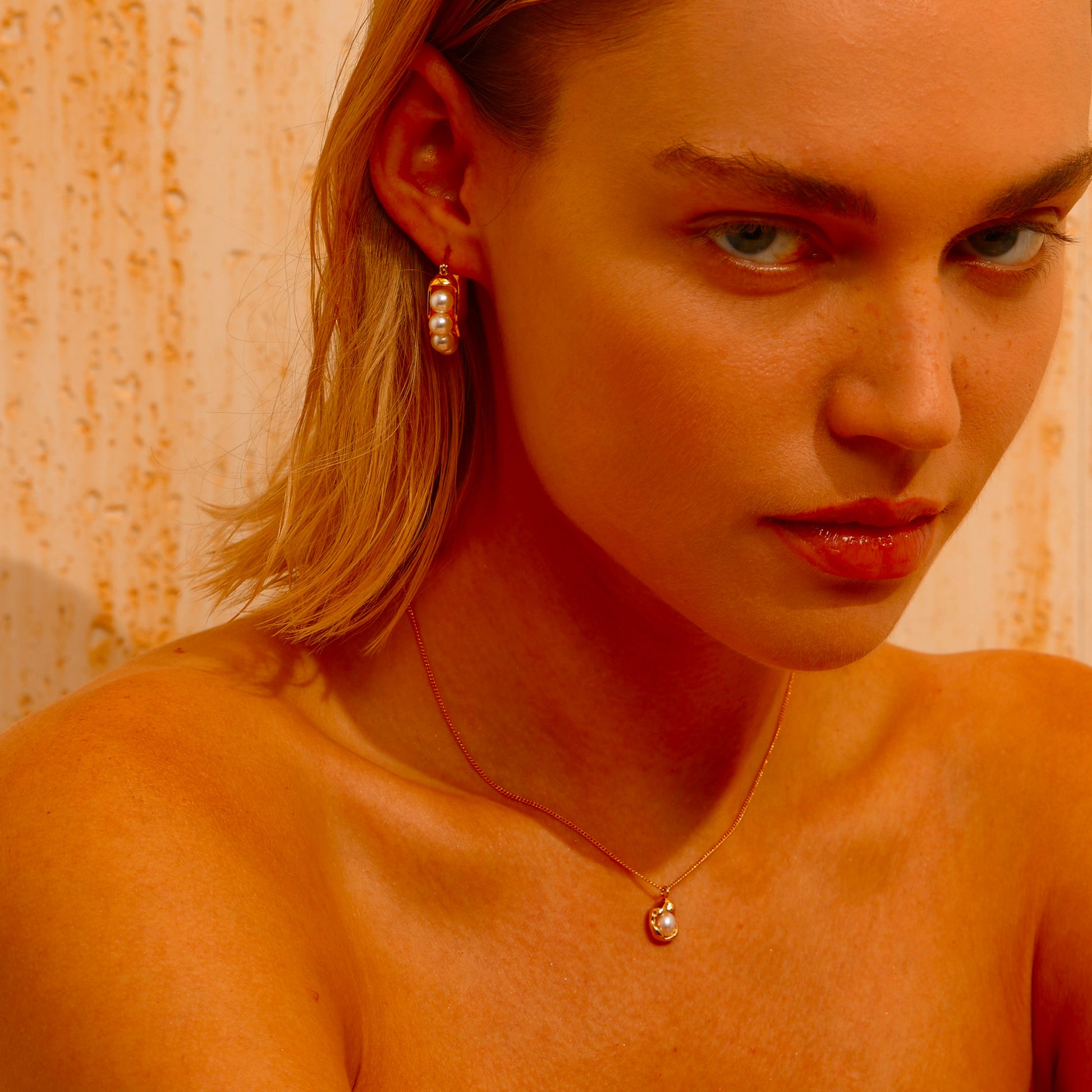 Pearl Hoop Earrings - Gold - Earrings - ONNNIII