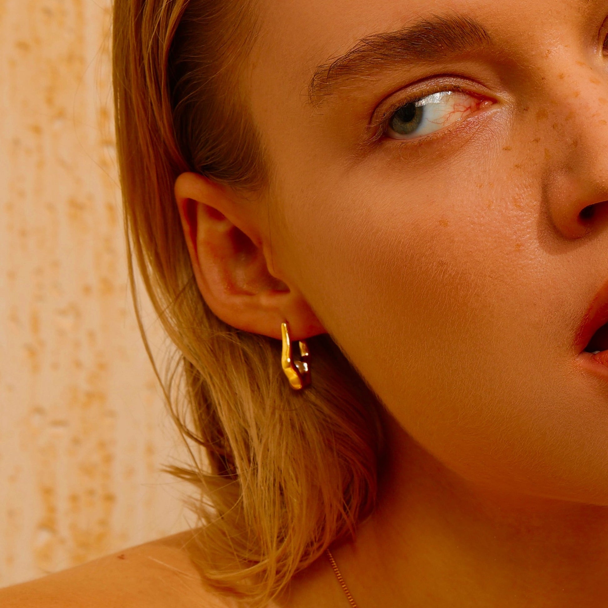 Pearl Huggie Earrings - Gold - Earrings - ONNNIII