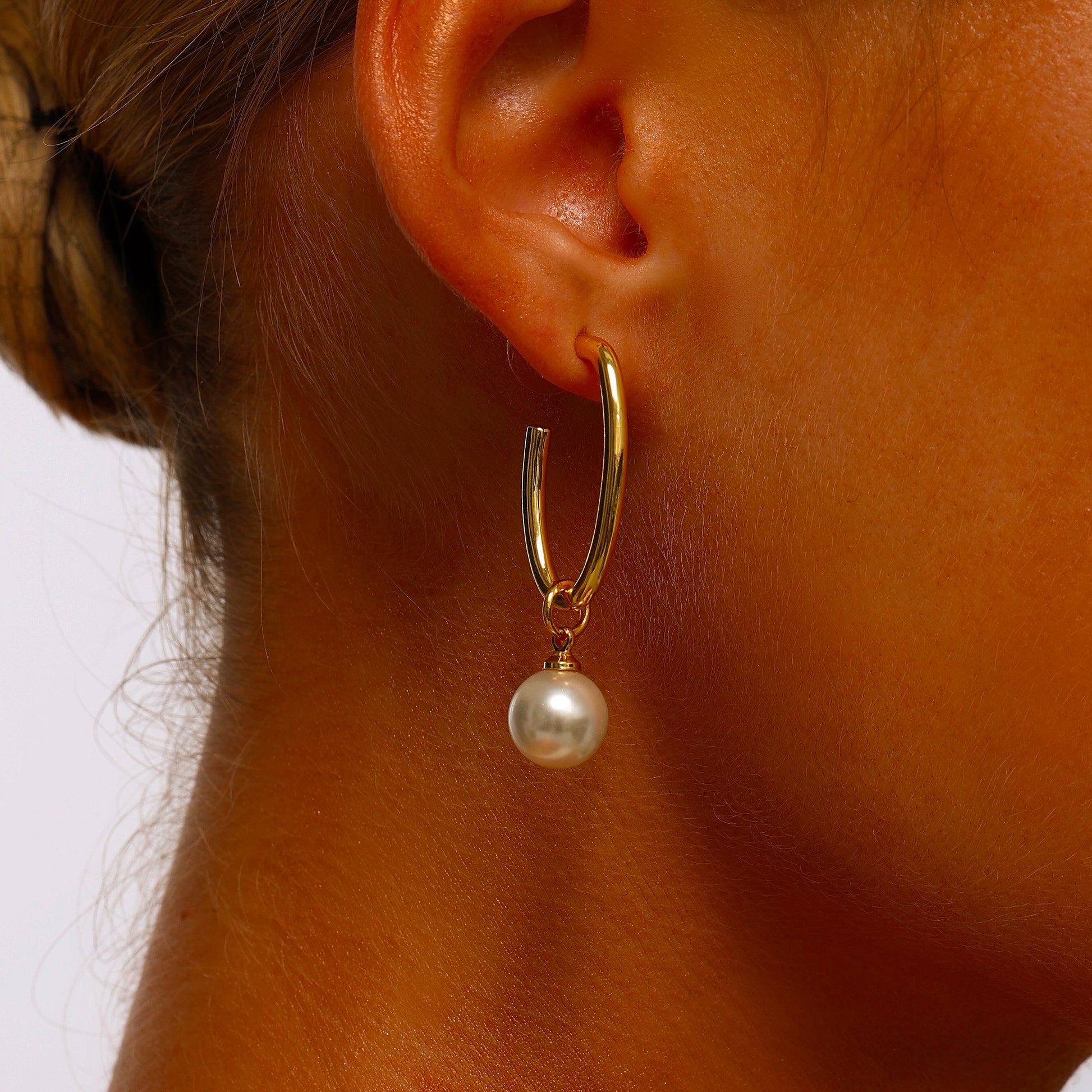 Oval Hoops with Pearl - Gold - Earrings - ONNNIII