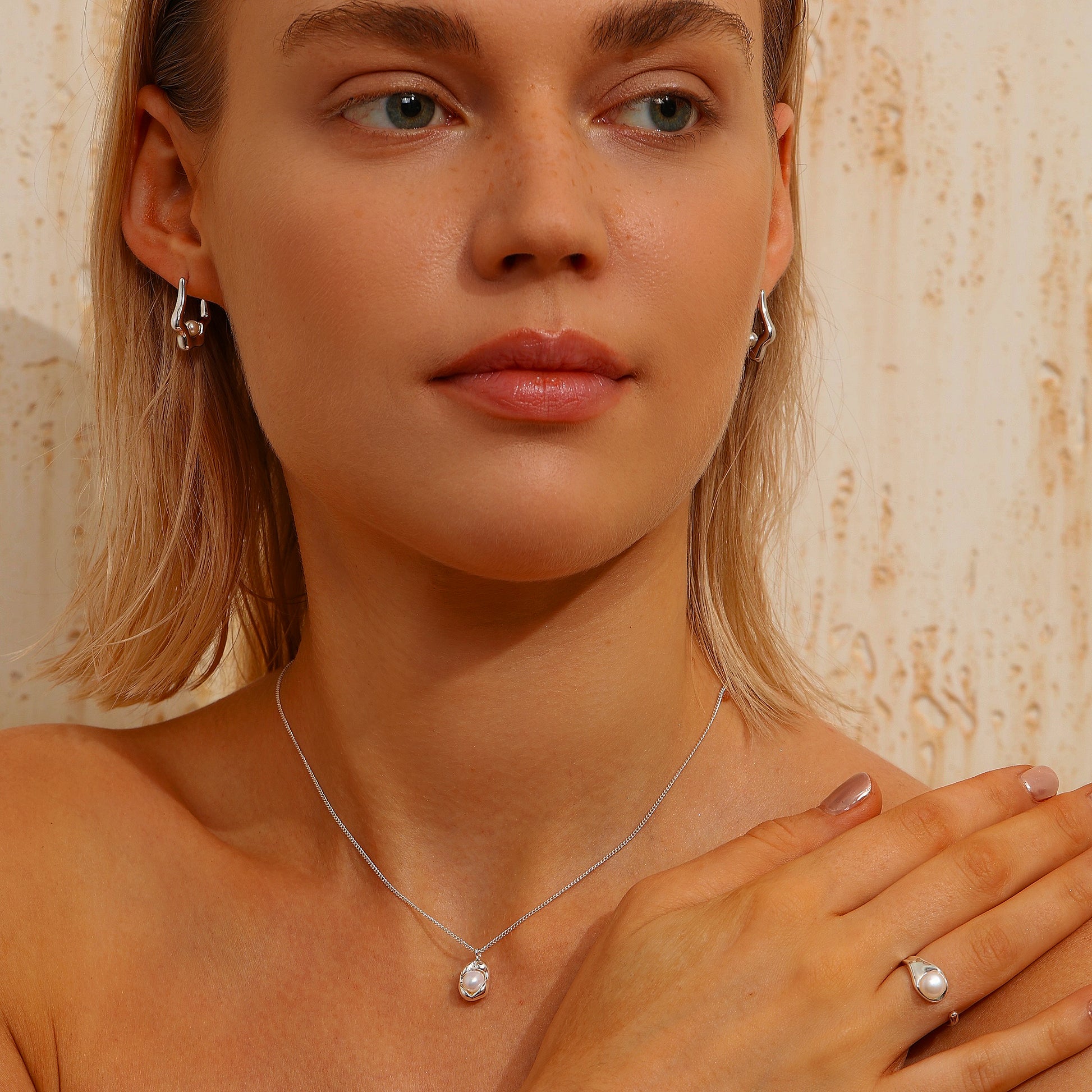 Pearl Huggie Earrings - Silver - Earrings - ONNNIII